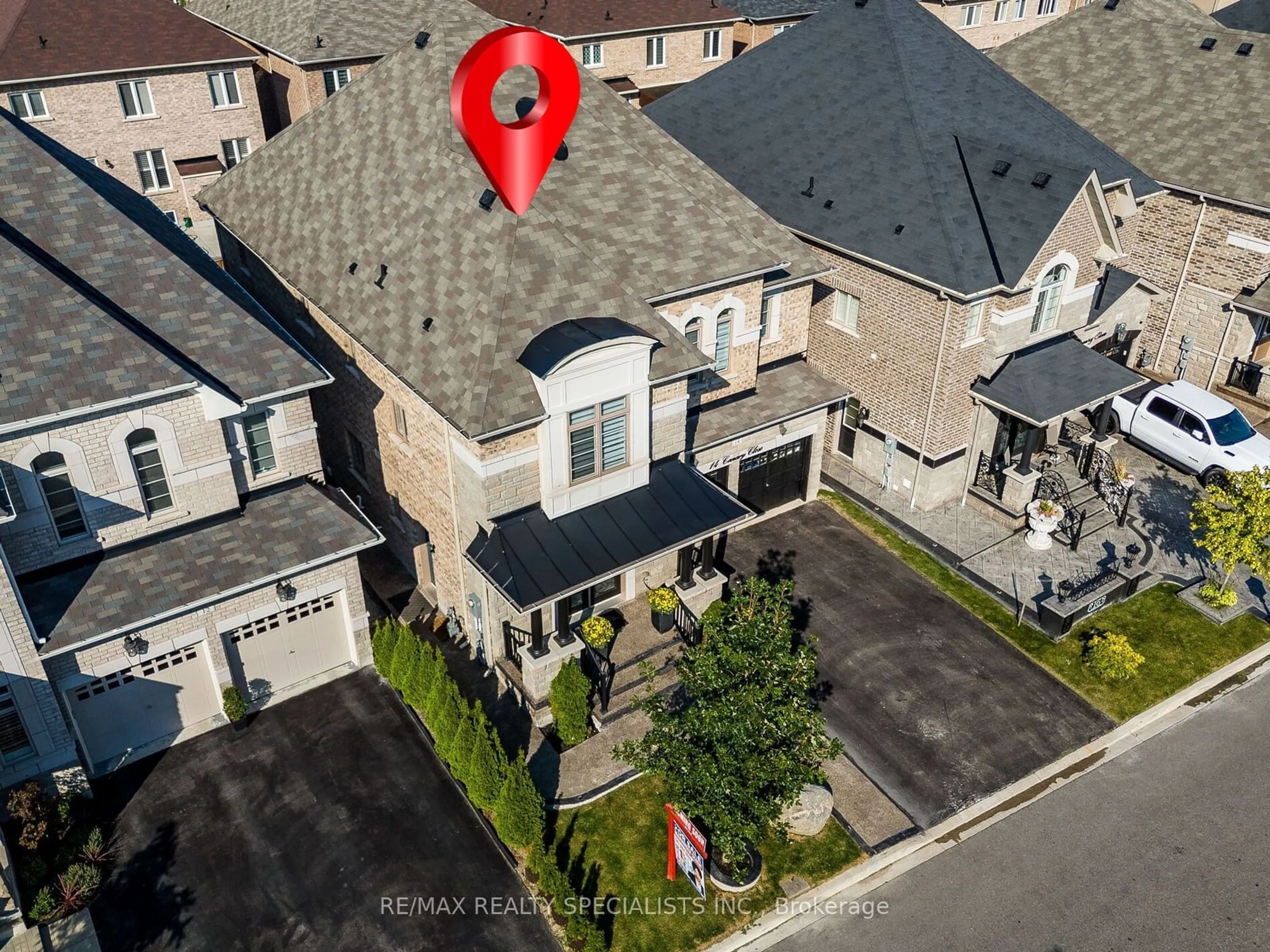 A pic from outside/outdoor area/front of a property/back of a property/a pic from drone, street for 14 Canary Clse, Brampton Ontario L6X 5L1