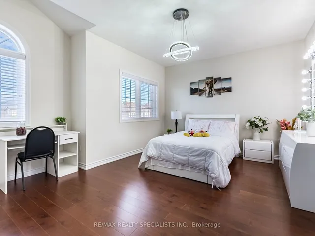 Additional property image - 18 Yarmouth St