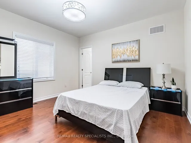 Additional property image - 18 Yarmouth St