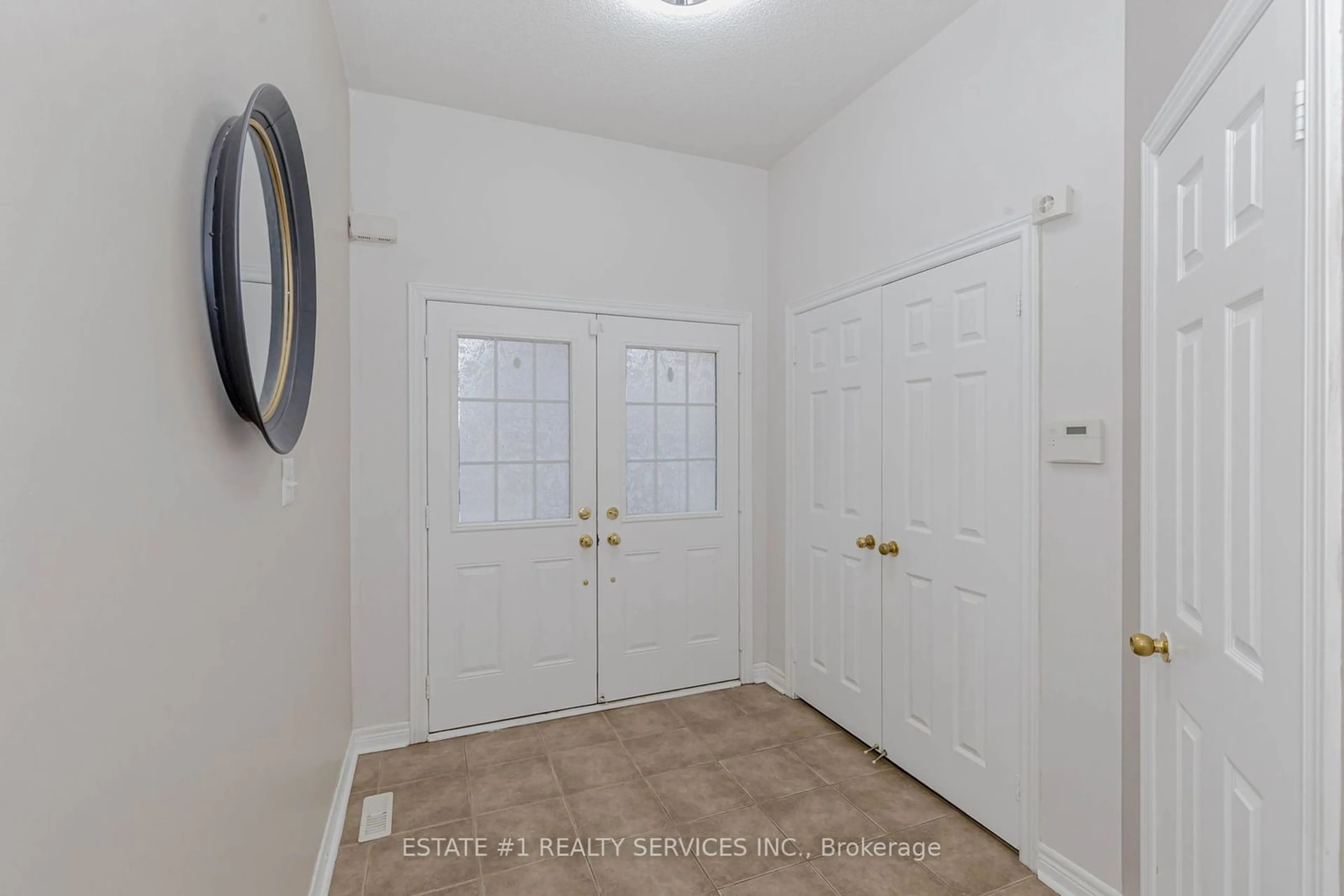 Indoor entryway for 61 Oblate Cres, Brampton Ontario L6Y 0L4