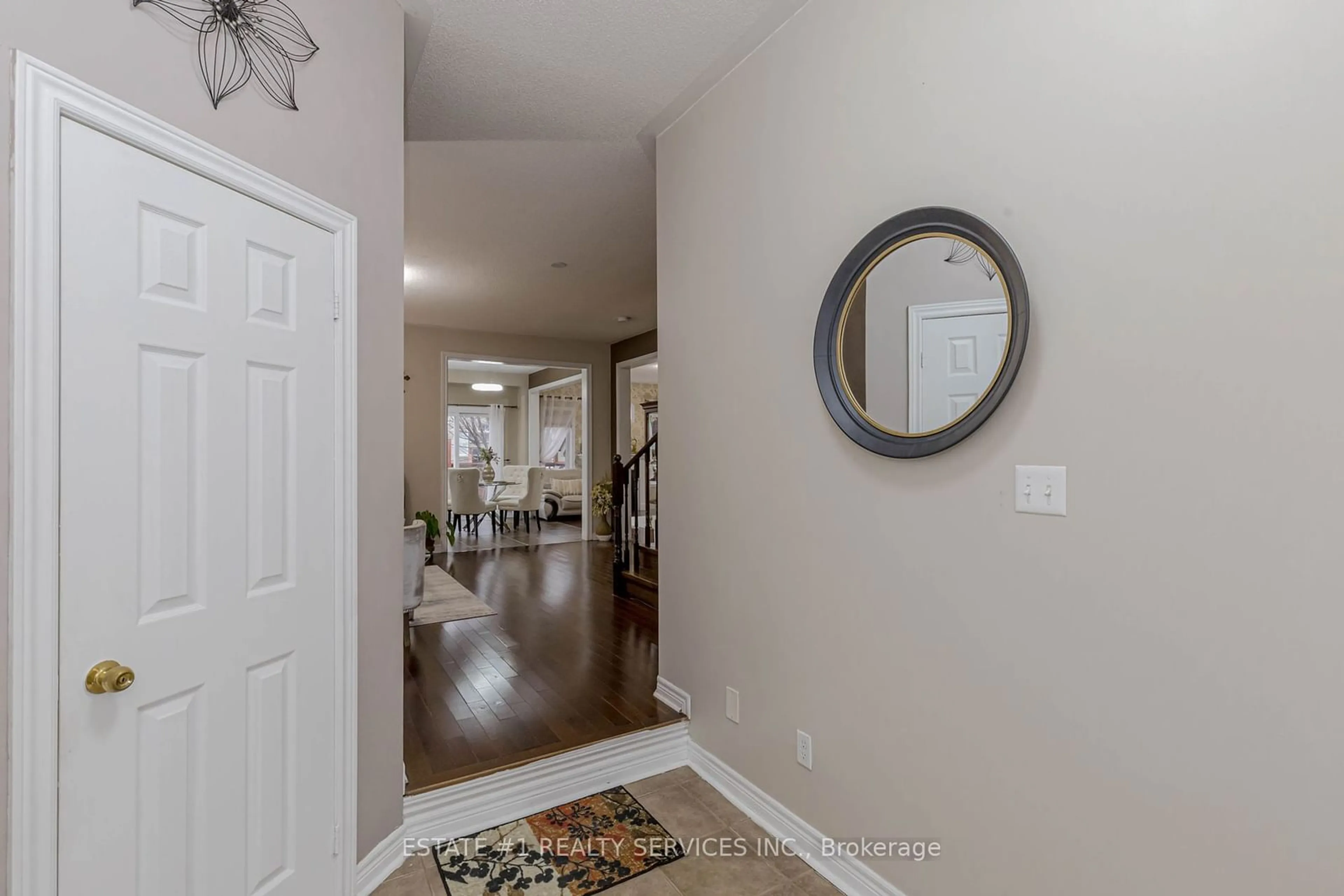 Indoor entryway for 61 Oblate Cres, Brampton Ontario L6Y 0L4