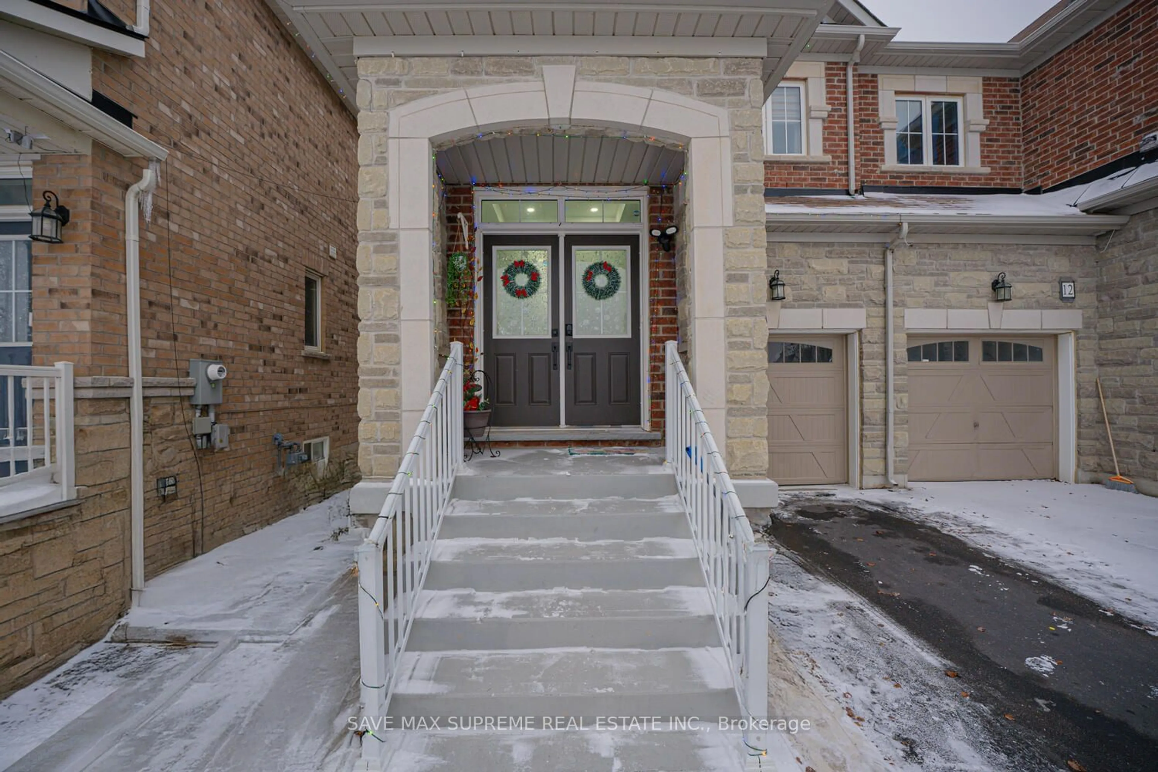 Indoor foyer for 10 Banas Way, Brampton Ontario L6P 1C7