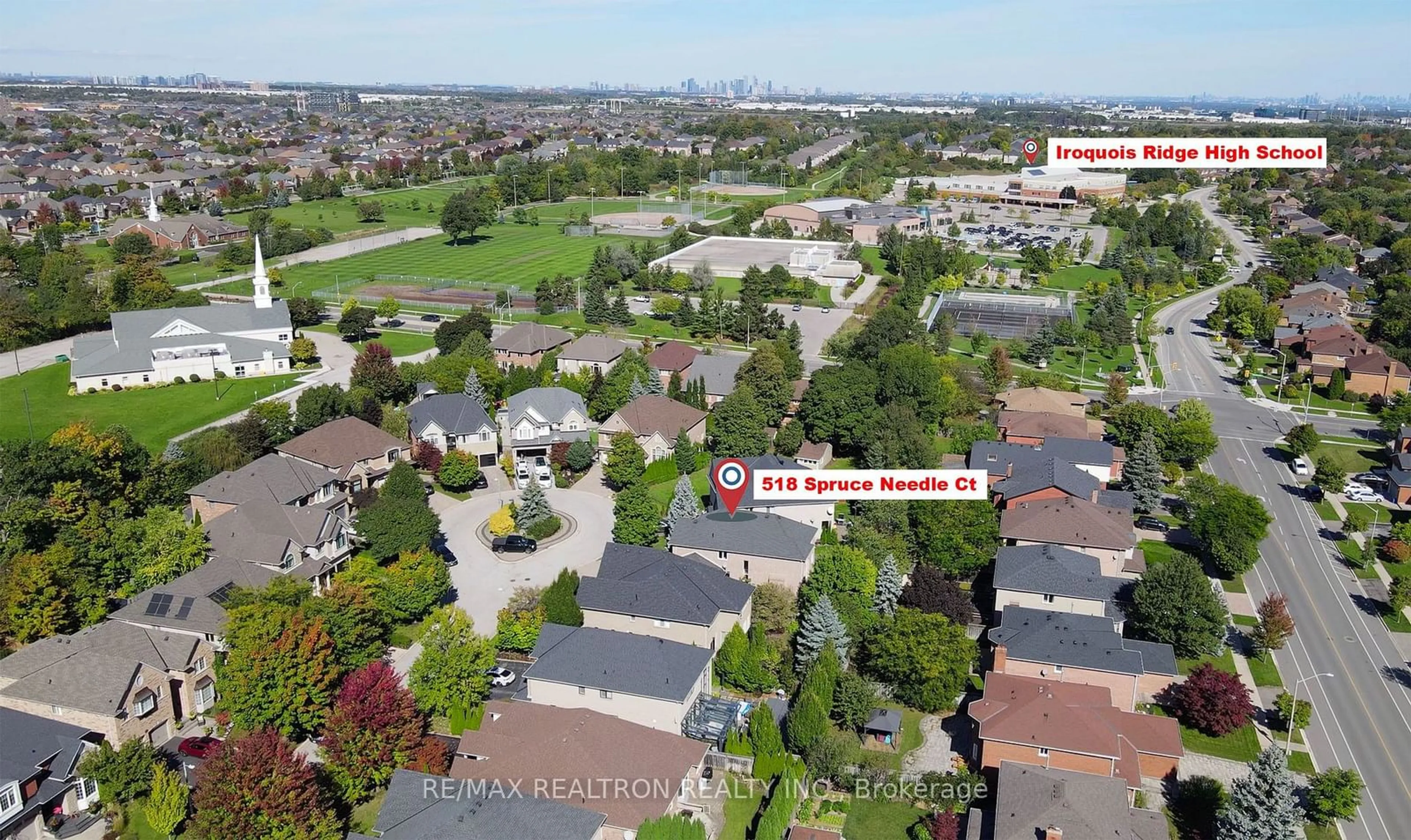 A pic from outside/outdoor area/front of a property/back of a property/a pic from drone, city buildings view from balcony for 518 Spruce Needle Crt, Oakville Ontario L6H 7L2