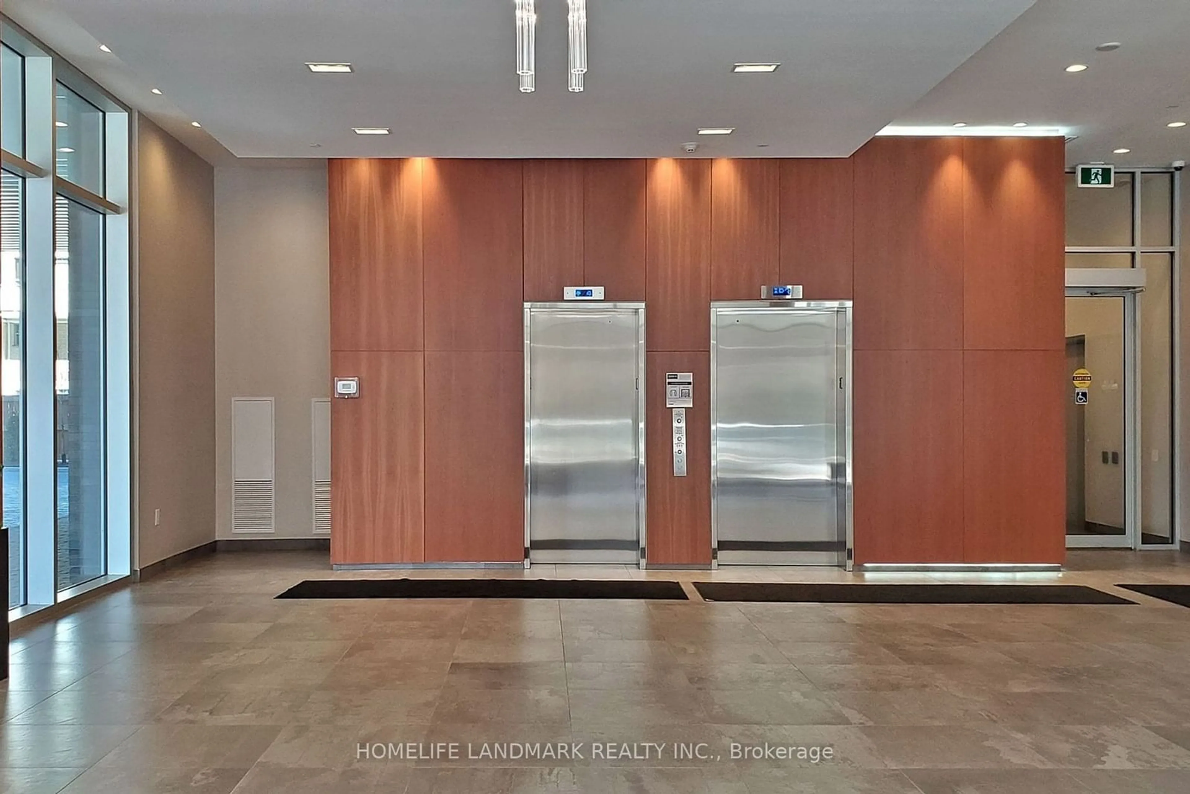 Indoor foyer for 2800 Keele St #222, Toronto Ontario M3M 0B8