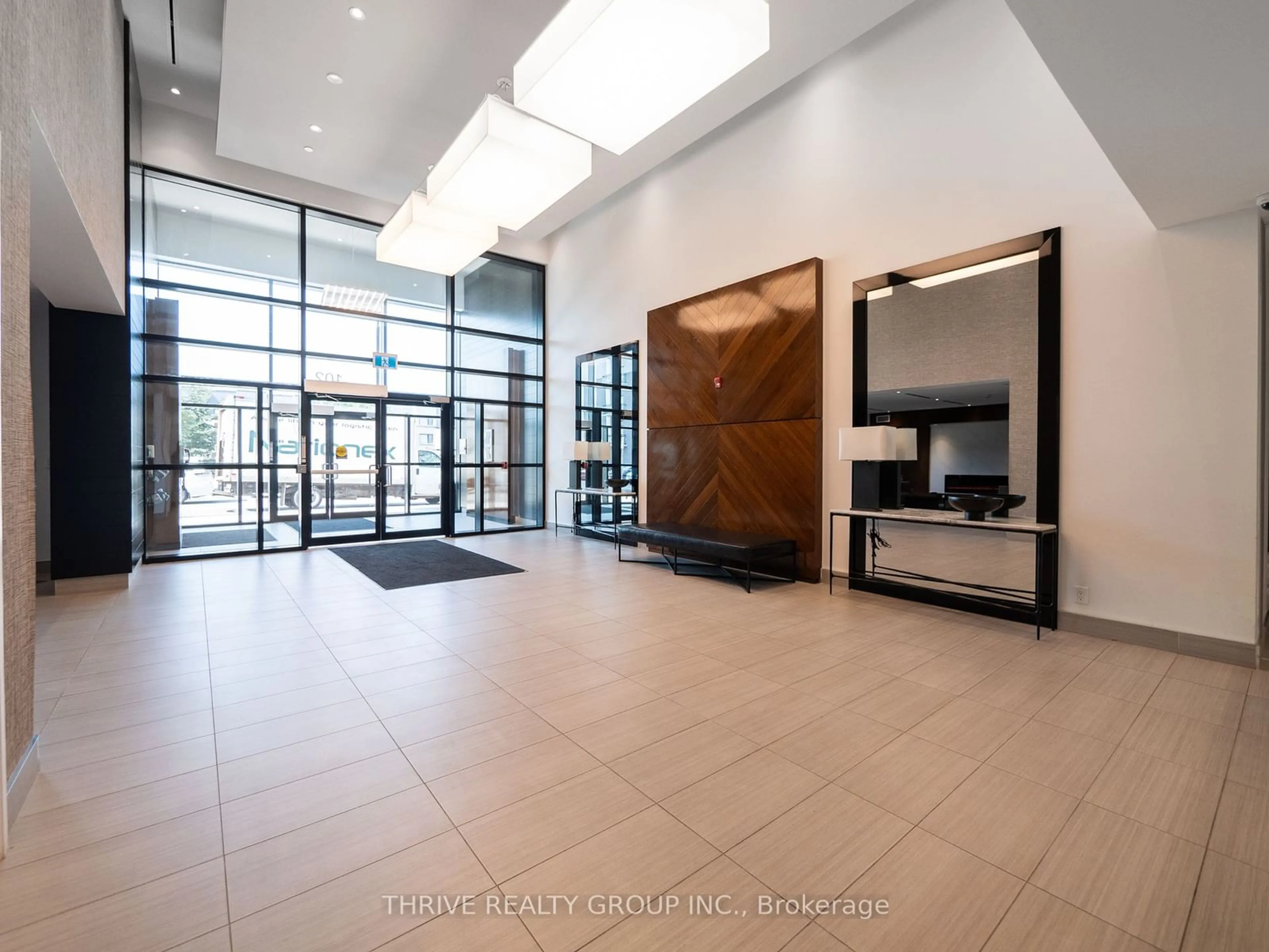 Indoor foyer for 102 Grovewood Common #632, Oakville Ontario L9H 0X2