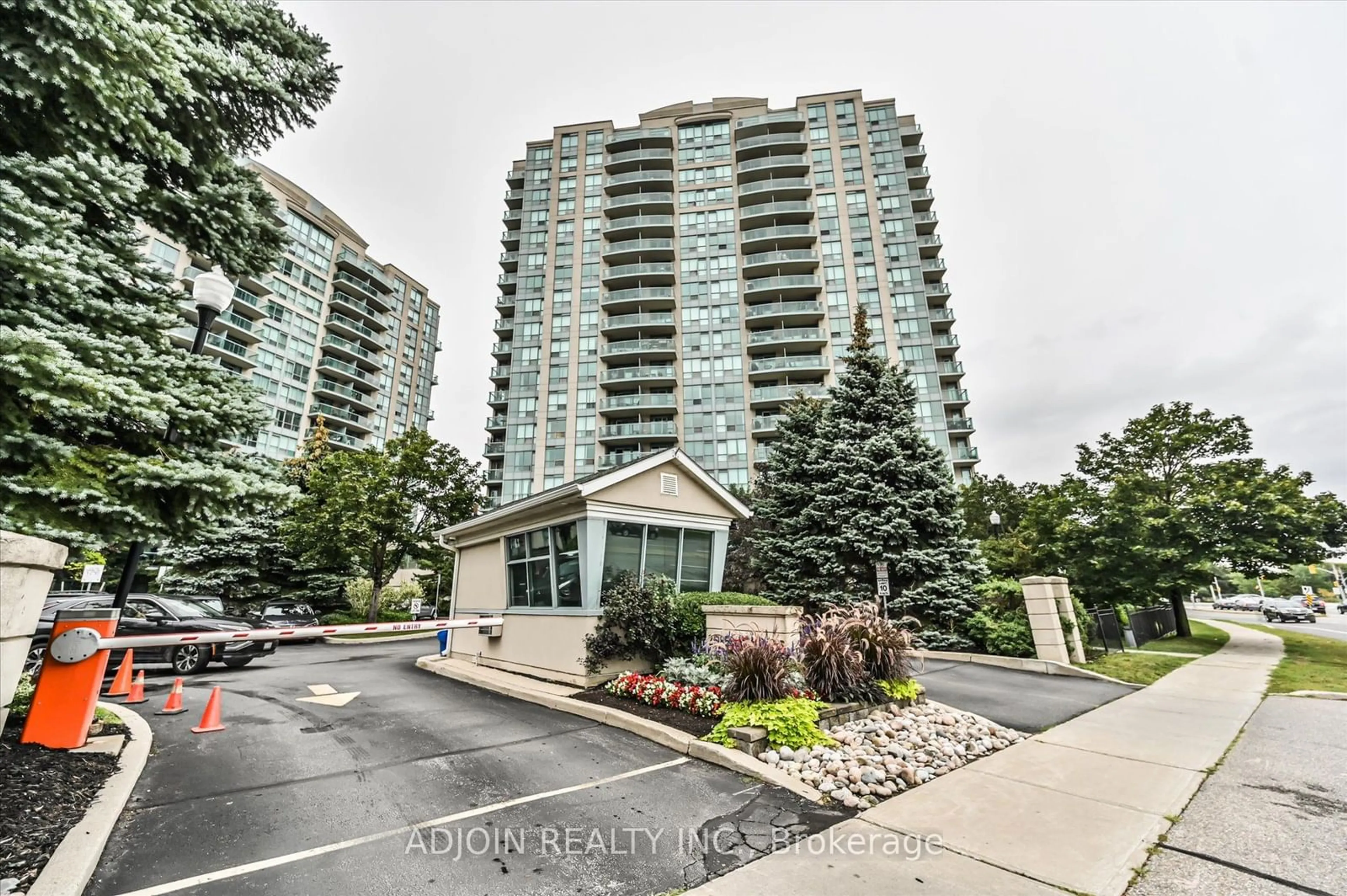 Indoor foyer for 2545 Erin Centre Blvd #1806, Mississauga Ontario L5M 6Z9