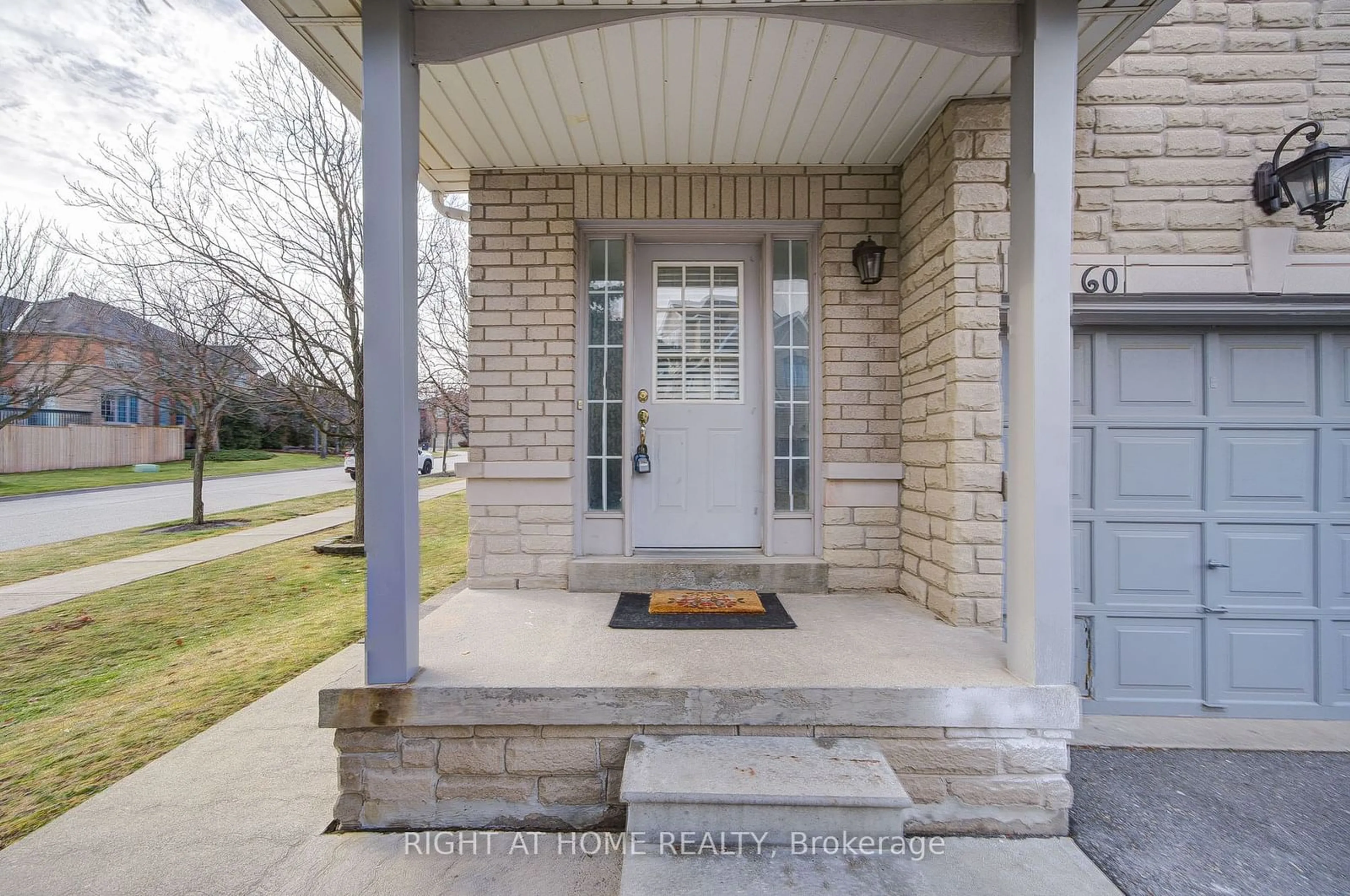 Indoor entryway for 5525 Palmerston Cres #60, Mississauga Ontario L5M 6C7