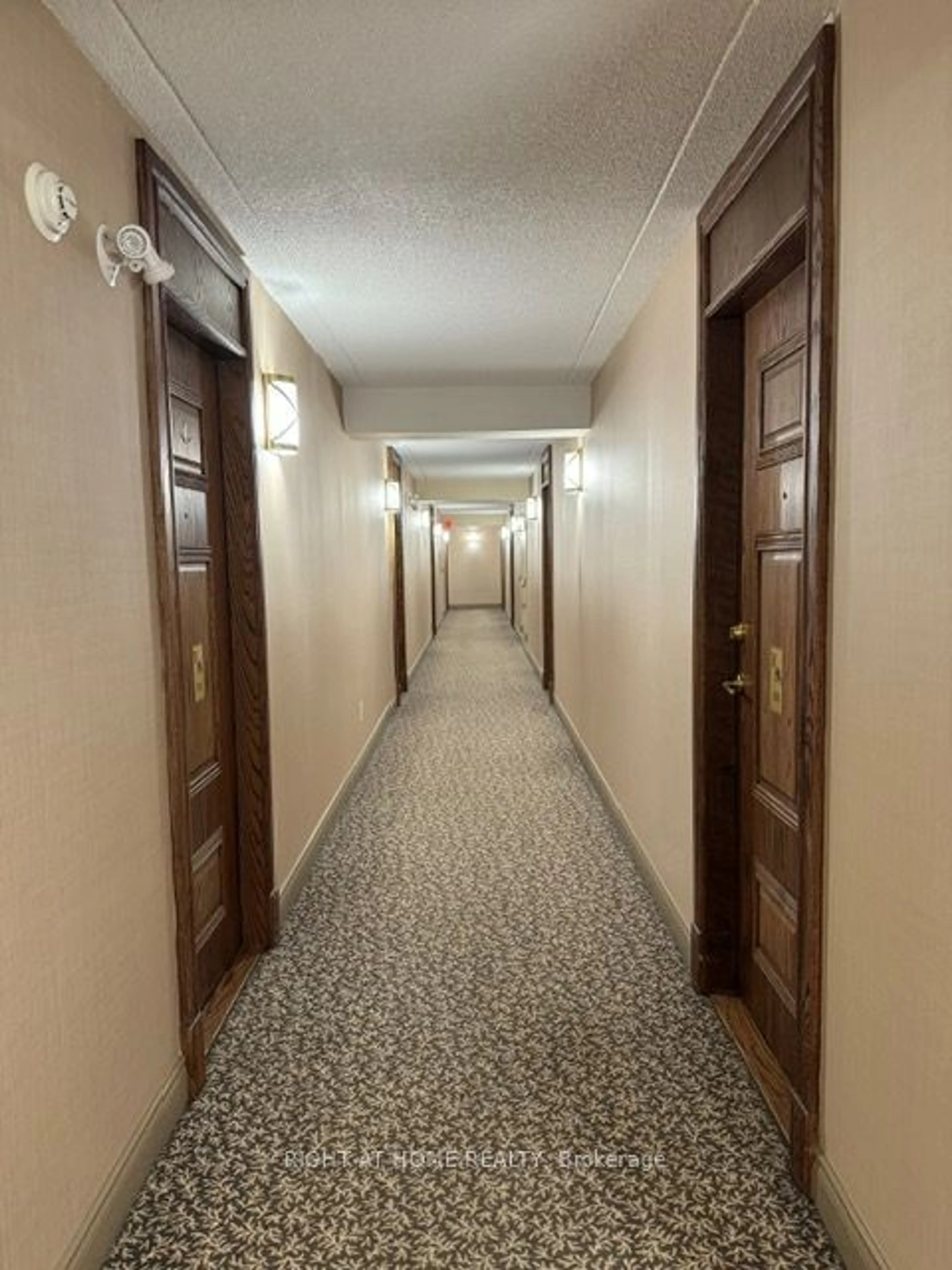 Indoor foyer for 65 Via Rosedale Way #306, Brampton Ontario L6R 3N8