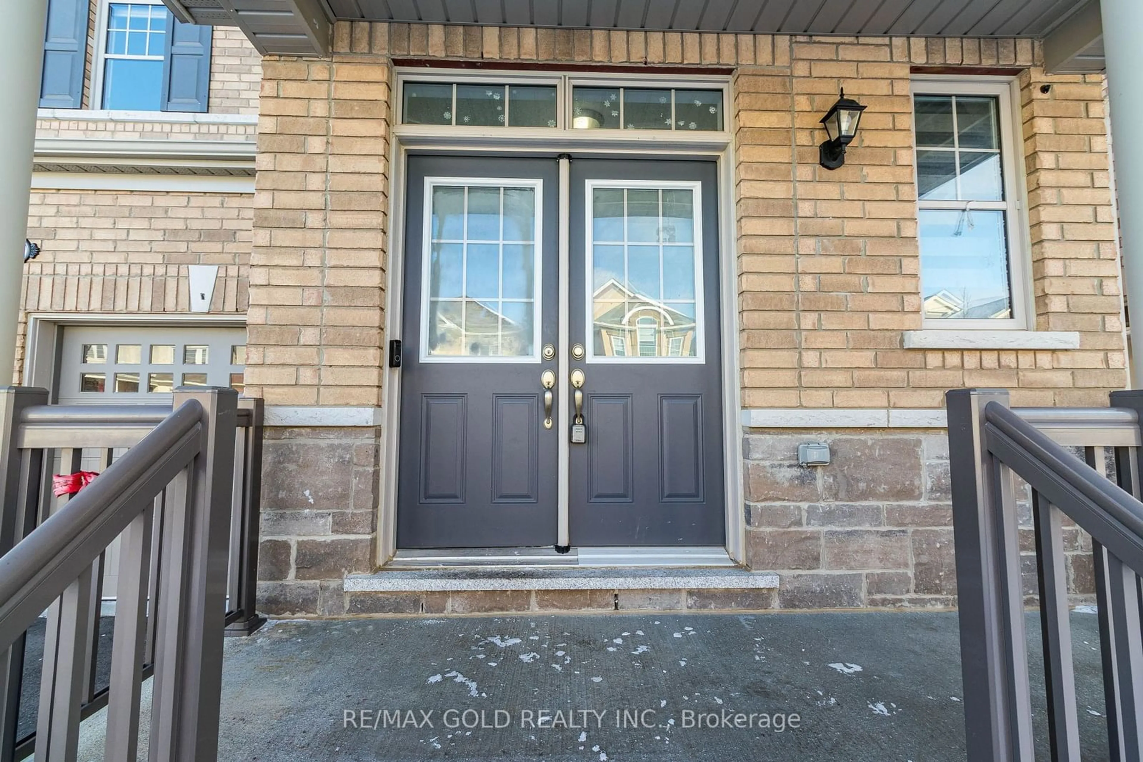 Indoor entryway for 97 Benhurst Cres, Brampton Ontario L7A 5A4