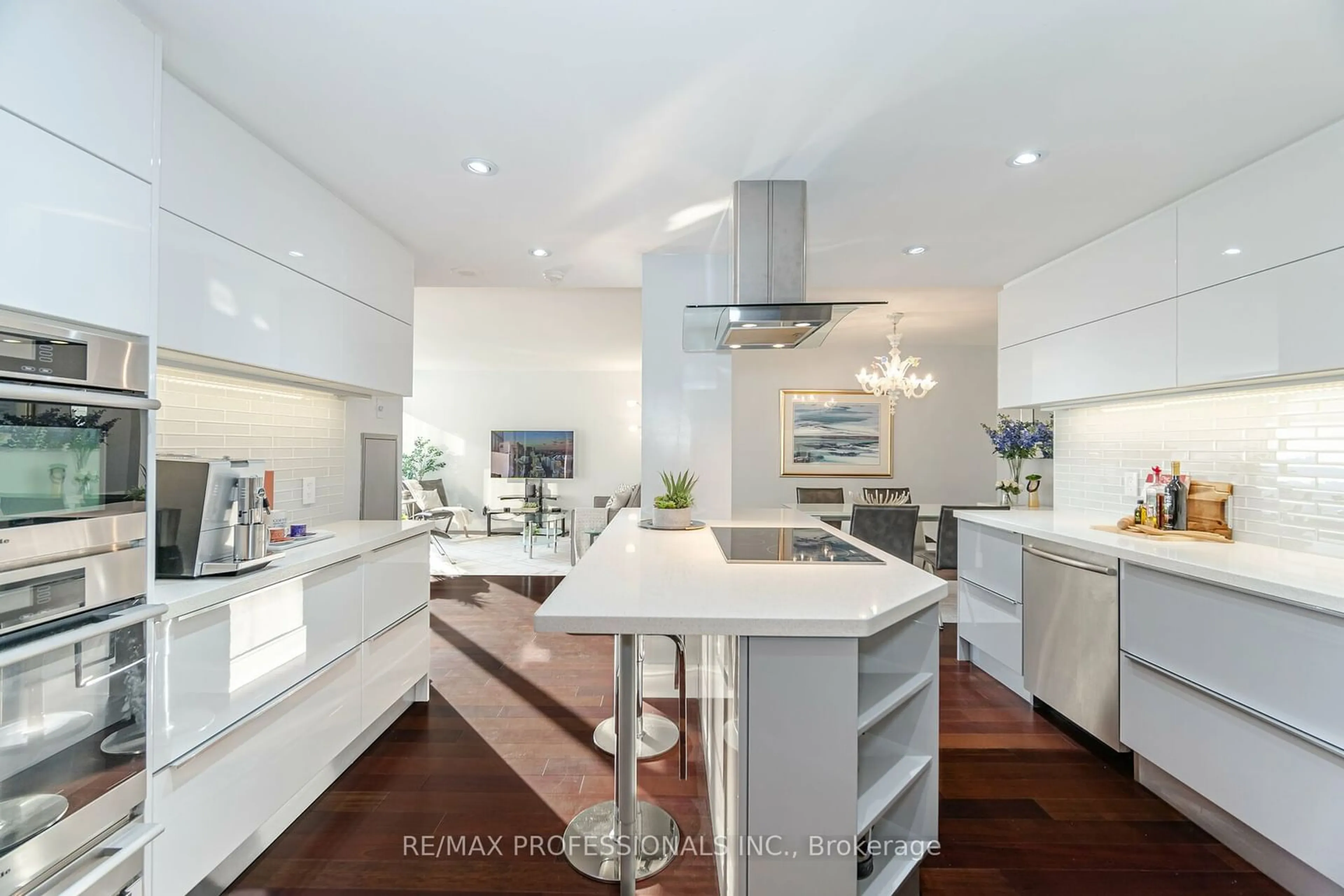 Contemporary kitchen, unknown for 1 Palace Pier Crt #4208, Toronto Ontario M8V 3W9