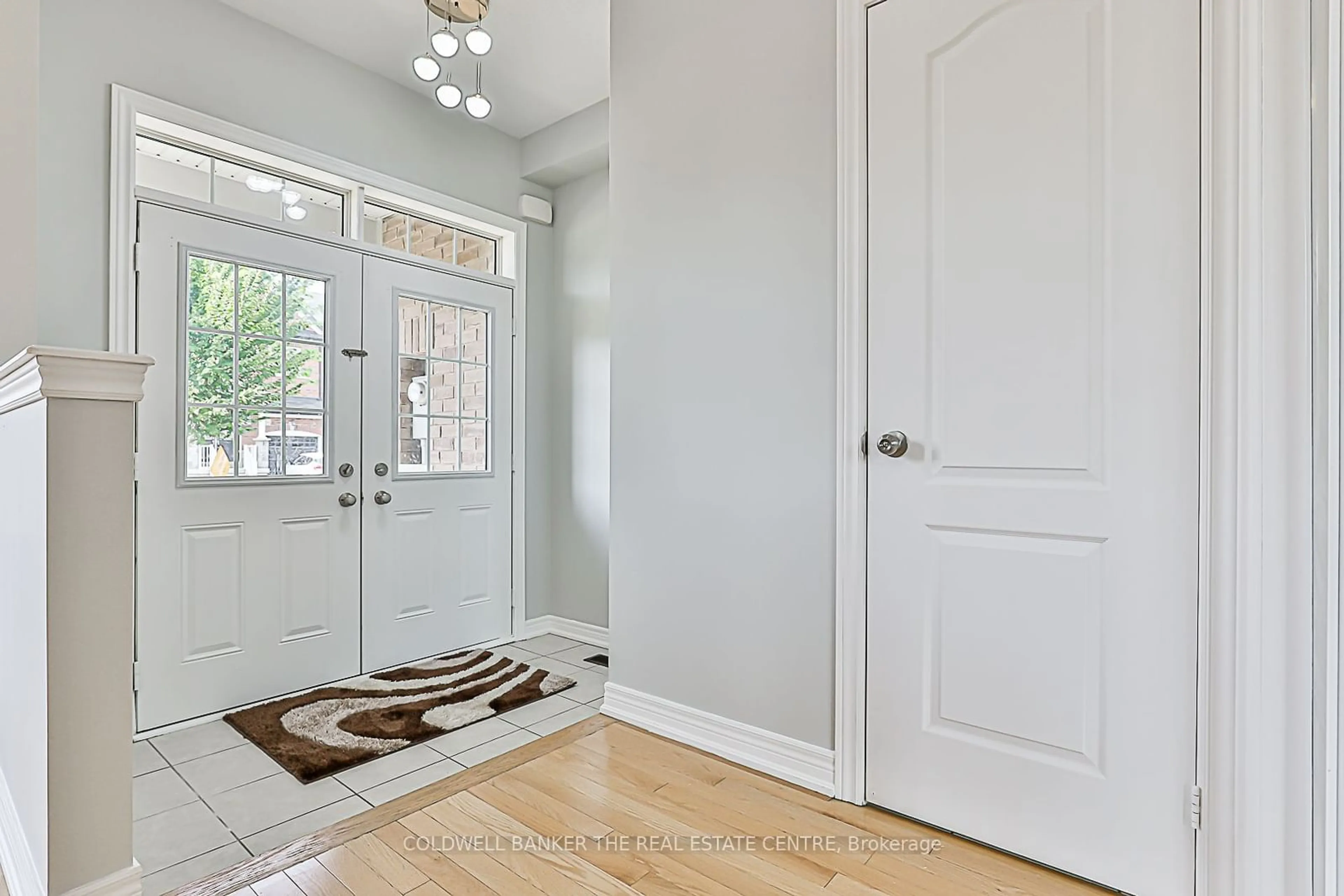 Indoor entryway for 67 Yellowknife Rd, Brampton Ontario L6R 3X5