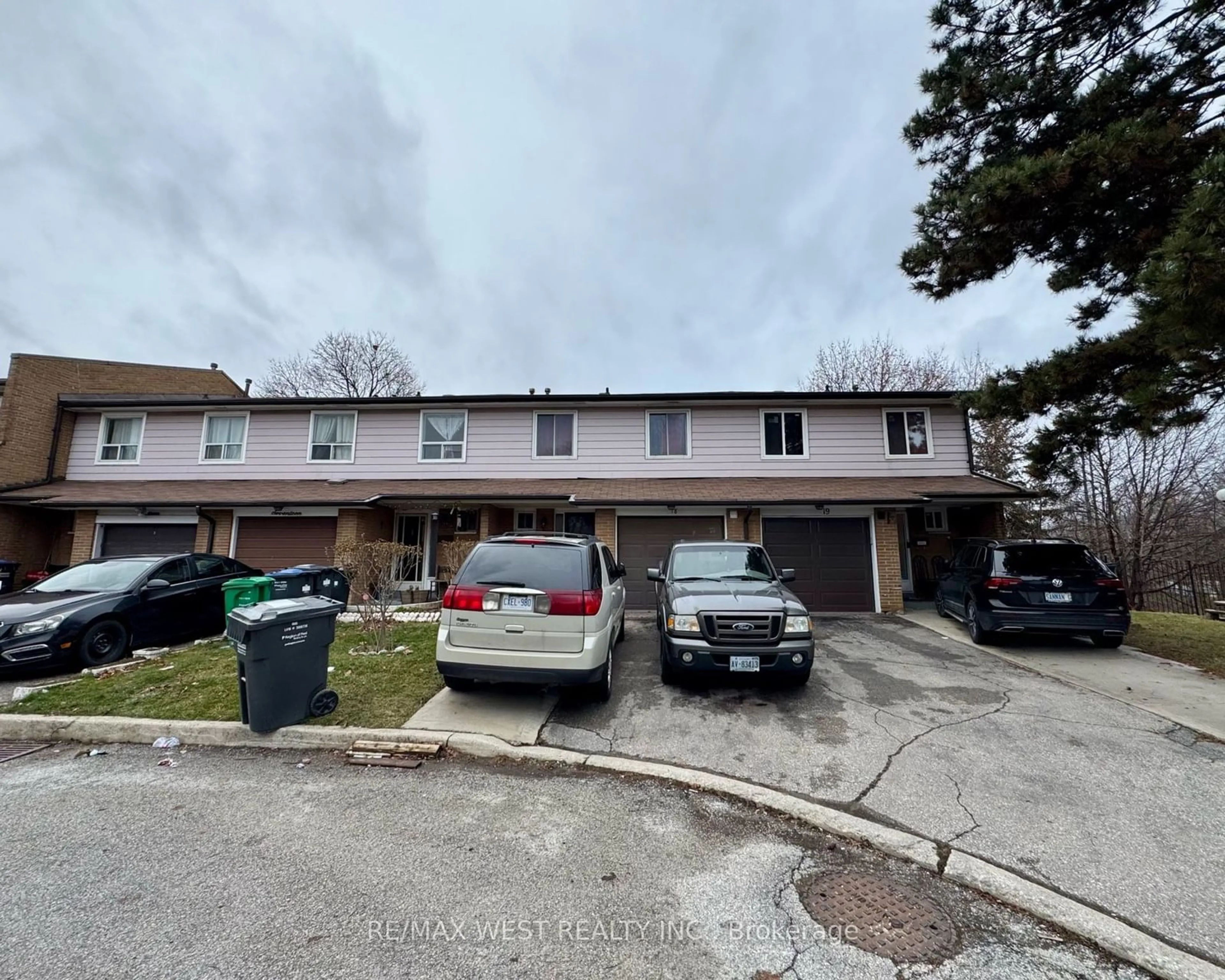 A pic from outside/outdoor area/front of a property/back of a property/a pic from drone, street for 7475 Goreway Dr #18, Mississauga Ontario L4T 3T3