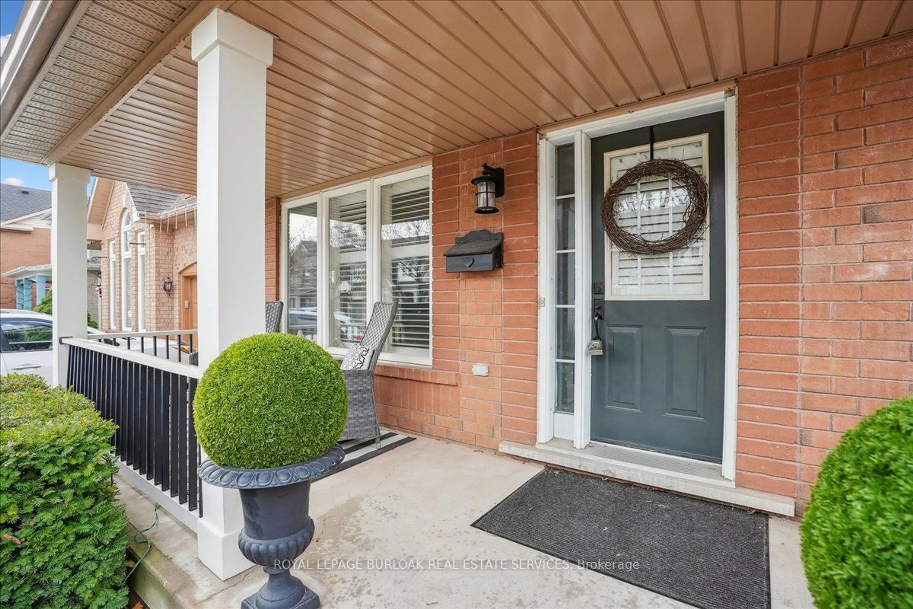 Indoor entryway for 5160 Ridgewell Rd, Burlington Ontario L7L 6N7