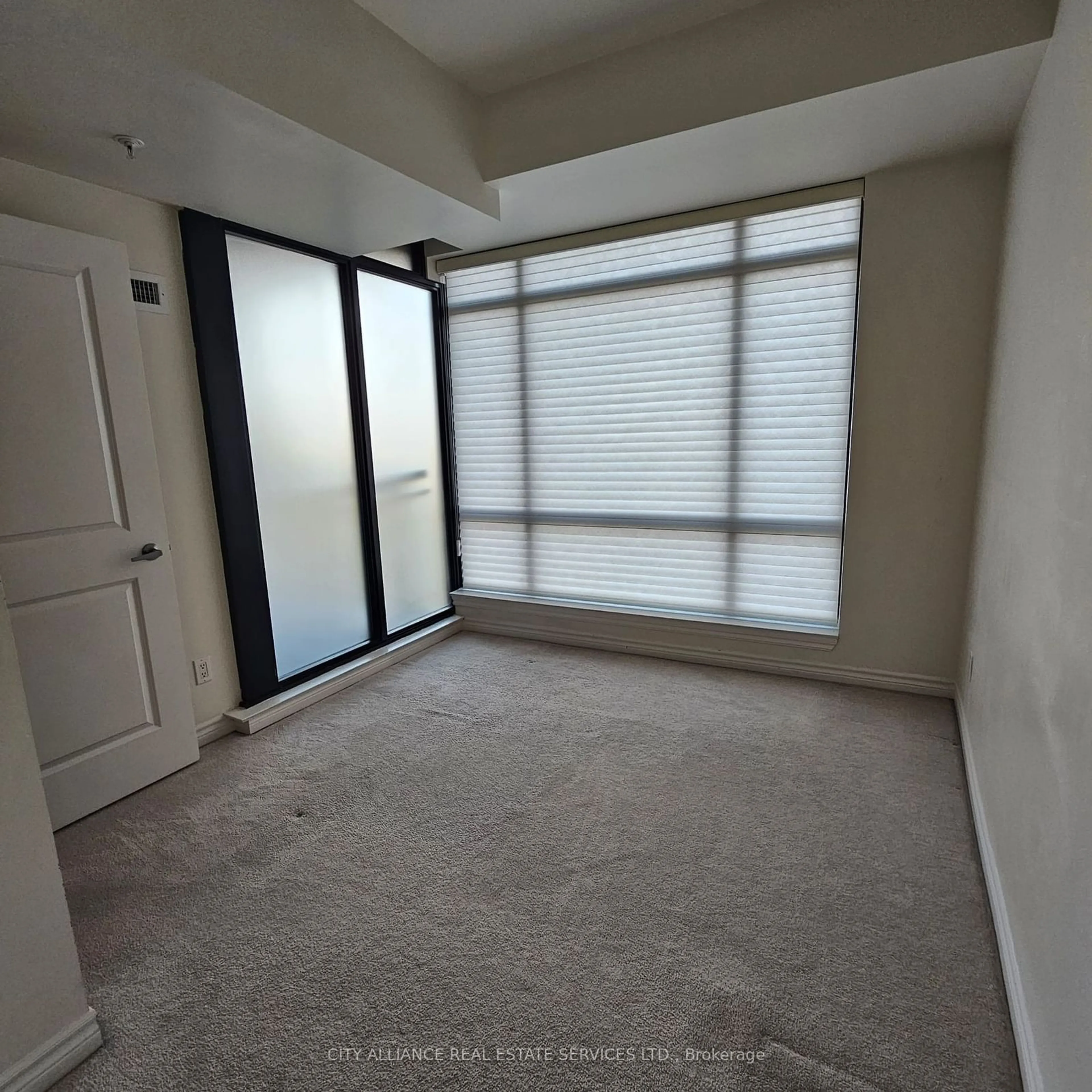 A pic of a room for 2522 Keele St #512, Toronto Ontario M6L 2N8