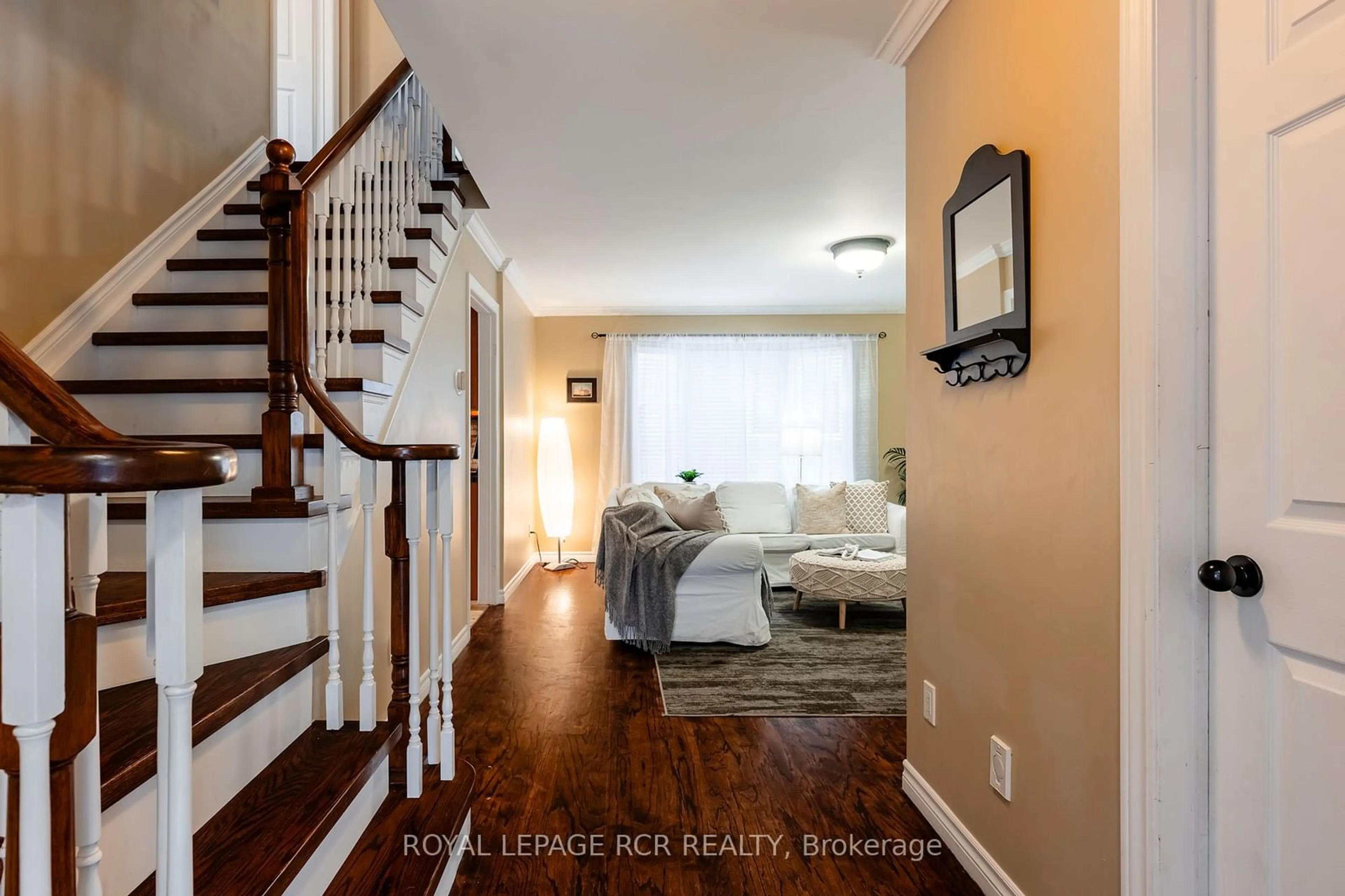 Indoor entryway for 51 Meadow Dr, Orangeville Ontario L9W 4C7