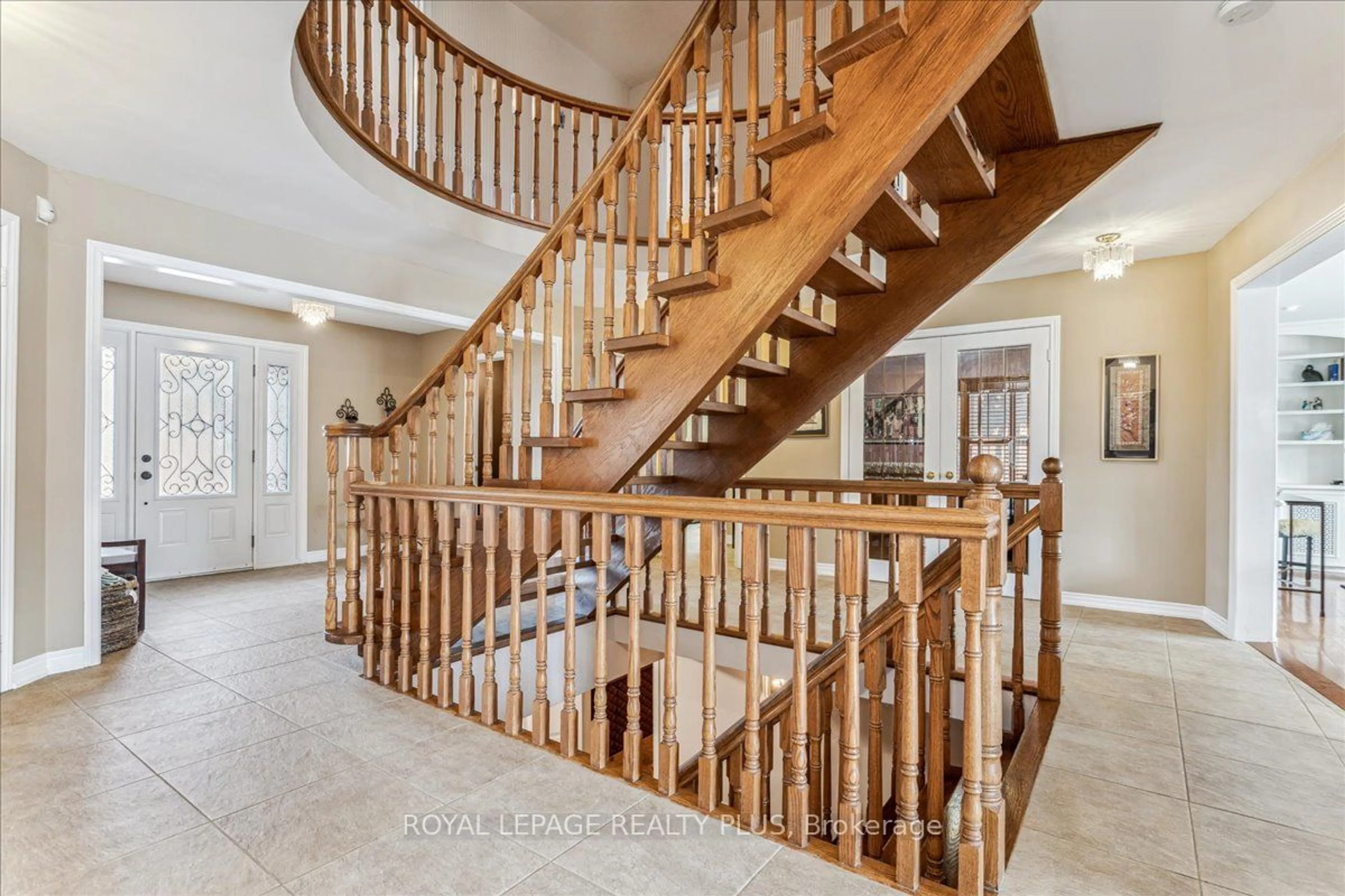 Stairs for 1413 Thistledown Rd, Oakville Ontario L6M 1Y4