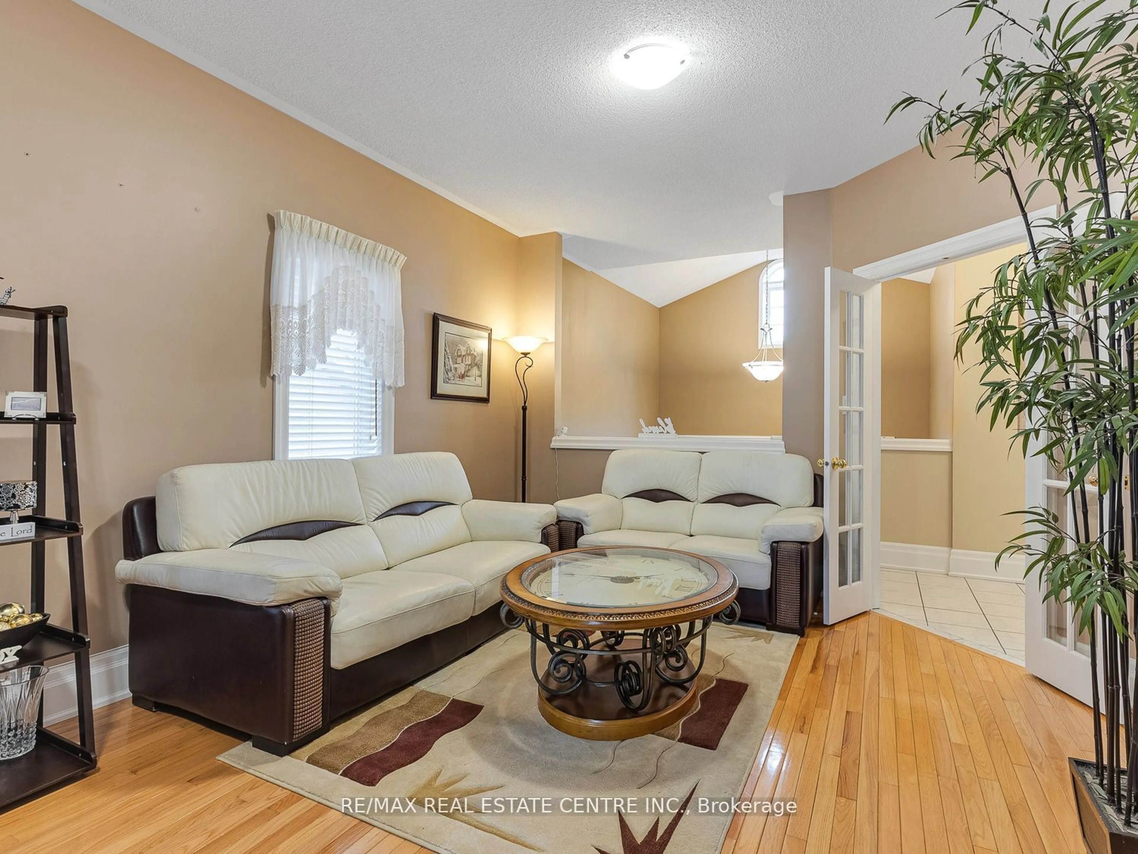 Living room with furniture, unknown for 73 Baybrook Rd, Brampton Ontario L7A 1L4