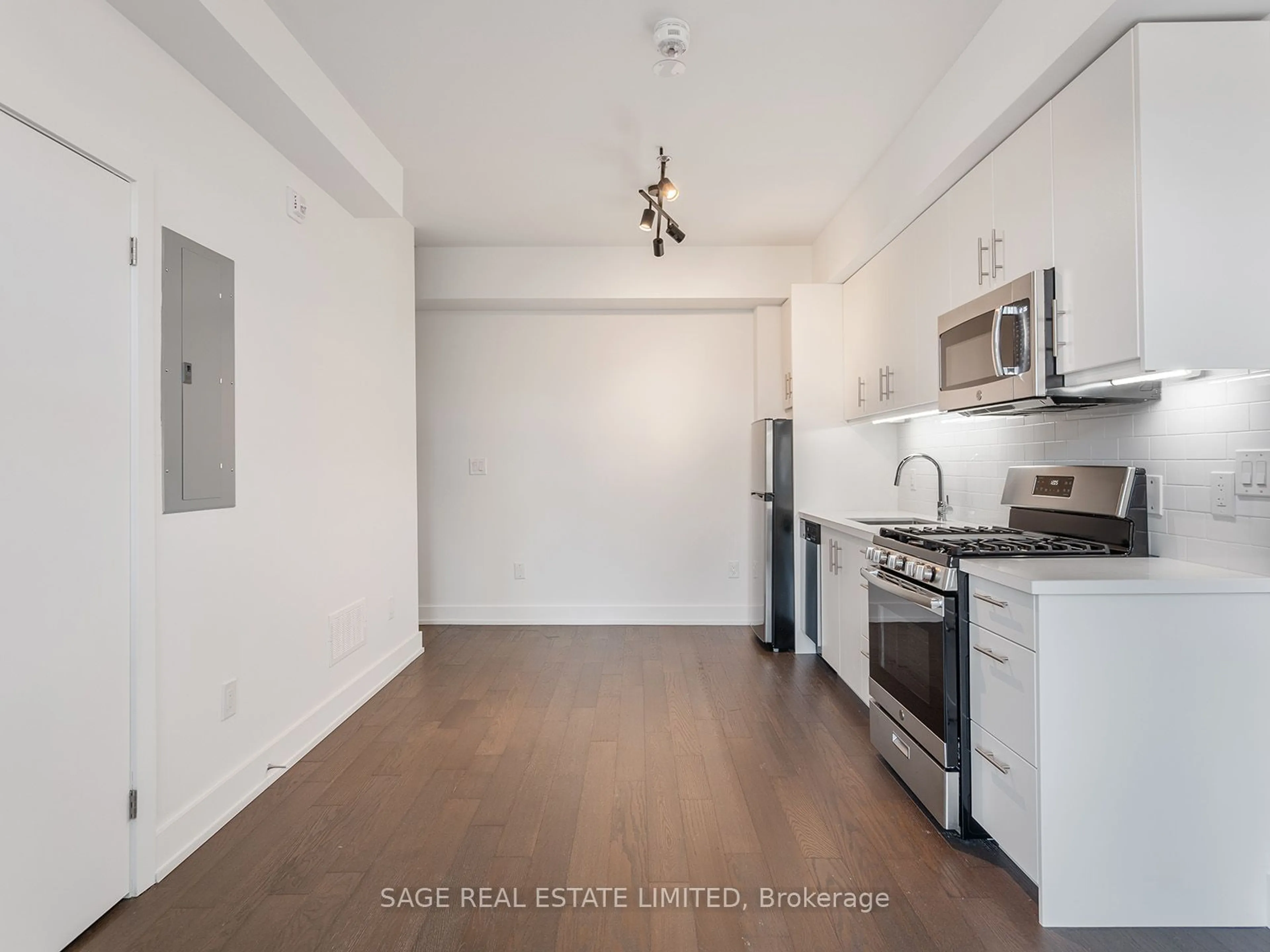 Standard kitchen, wood/laminate floor for 1183 Dufferin St #106, Toronto Ontario M6H 4B7