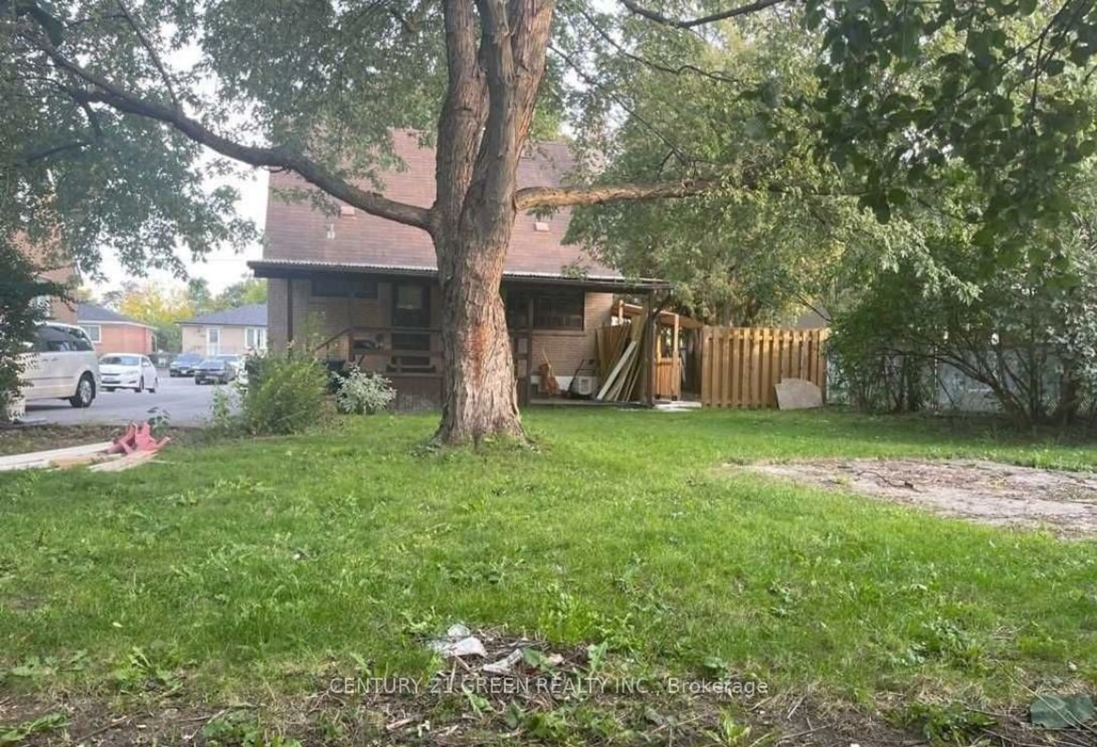 A pic from outside/outdoor area/front of a property/back of a property/a pic from drone, forest/trees view for 3277 Capricorn Cres, Mississauga Ontario L4T 1S3