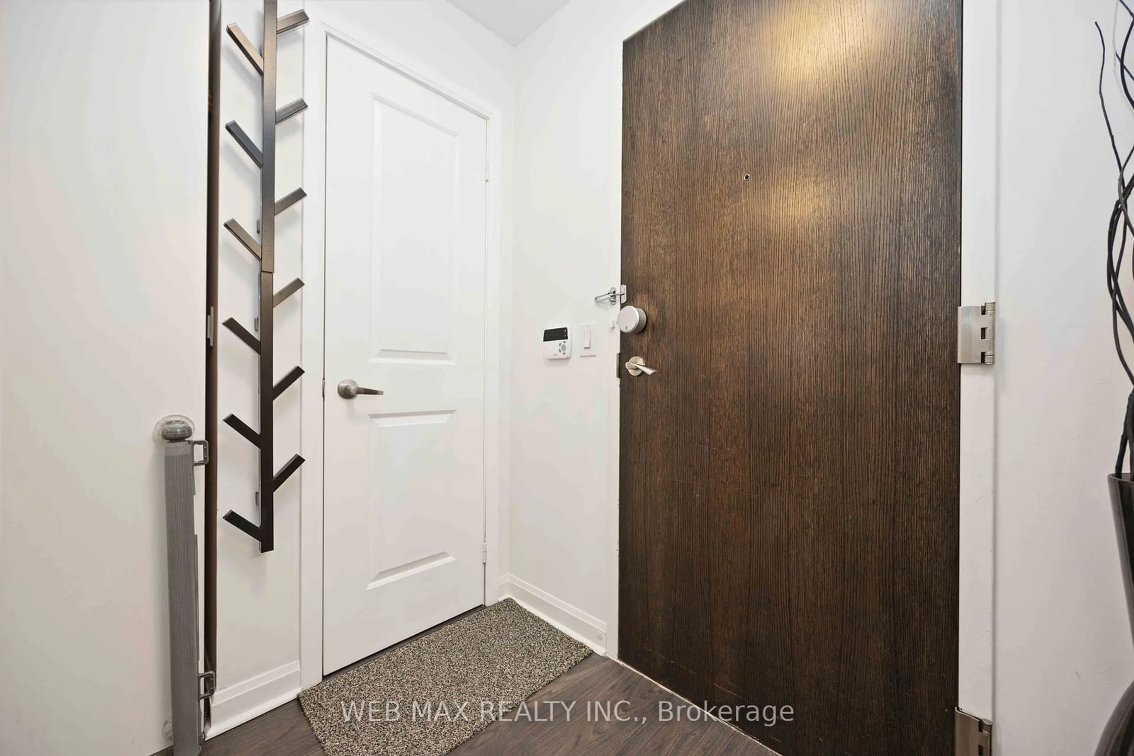 Indoor entryway for 1 Michael Power Pl #1802, Toronto Ontario M9A 0A1