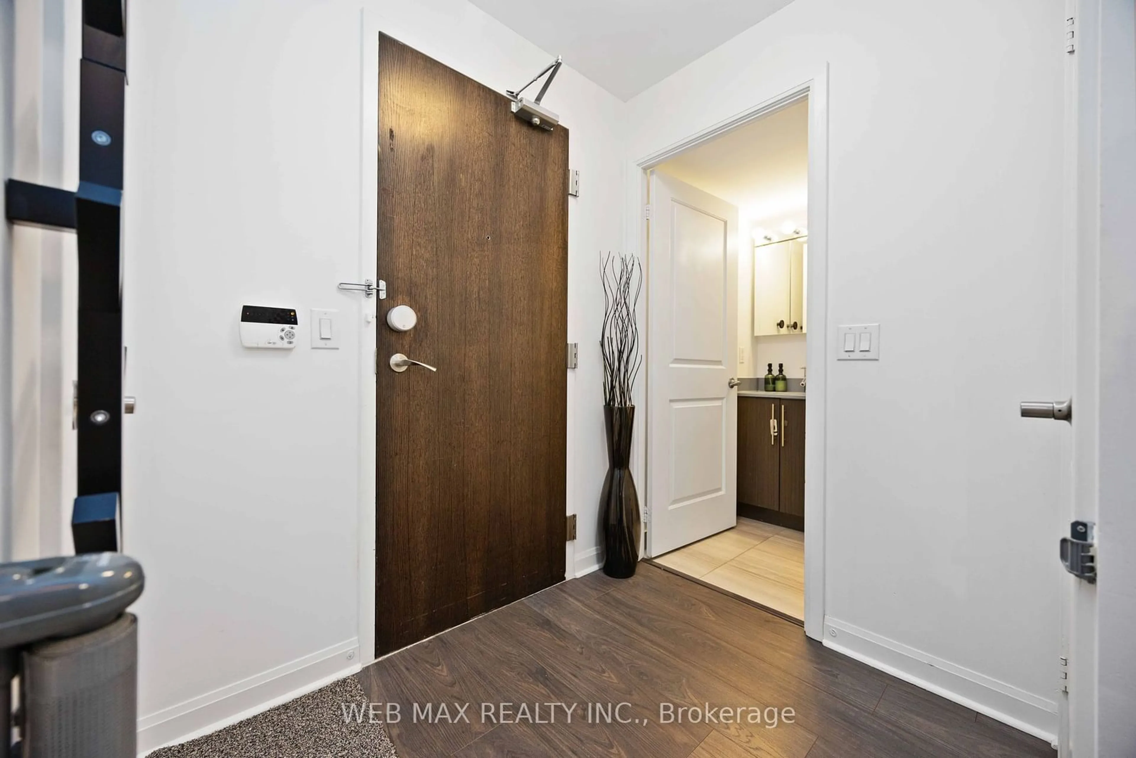 Indoor entryway for 1 Michael Power Pl #1802, Toronto Ontario M9A 0A1