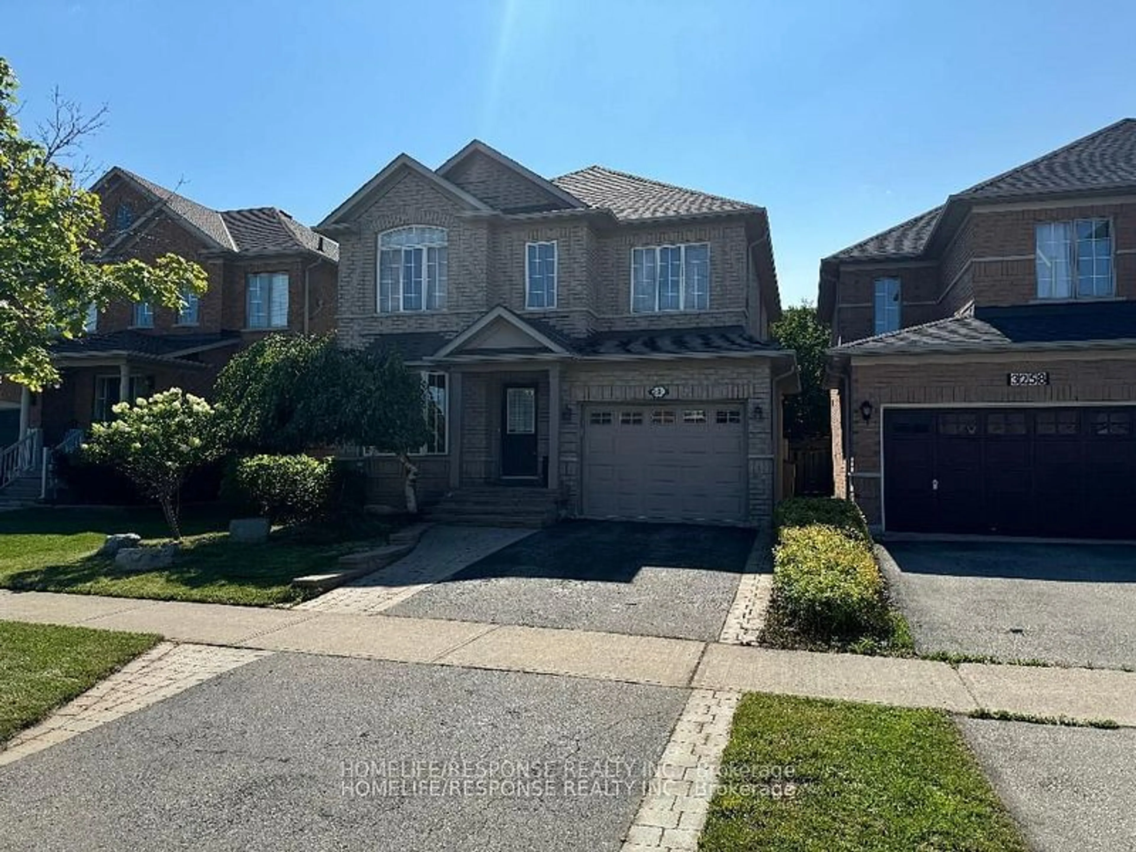 A pic from outside/outdoor area/front of a property/back of a property/a pic from drone, street for 3254 McDowell Dr, Mississauga Ontario L5M 6S4