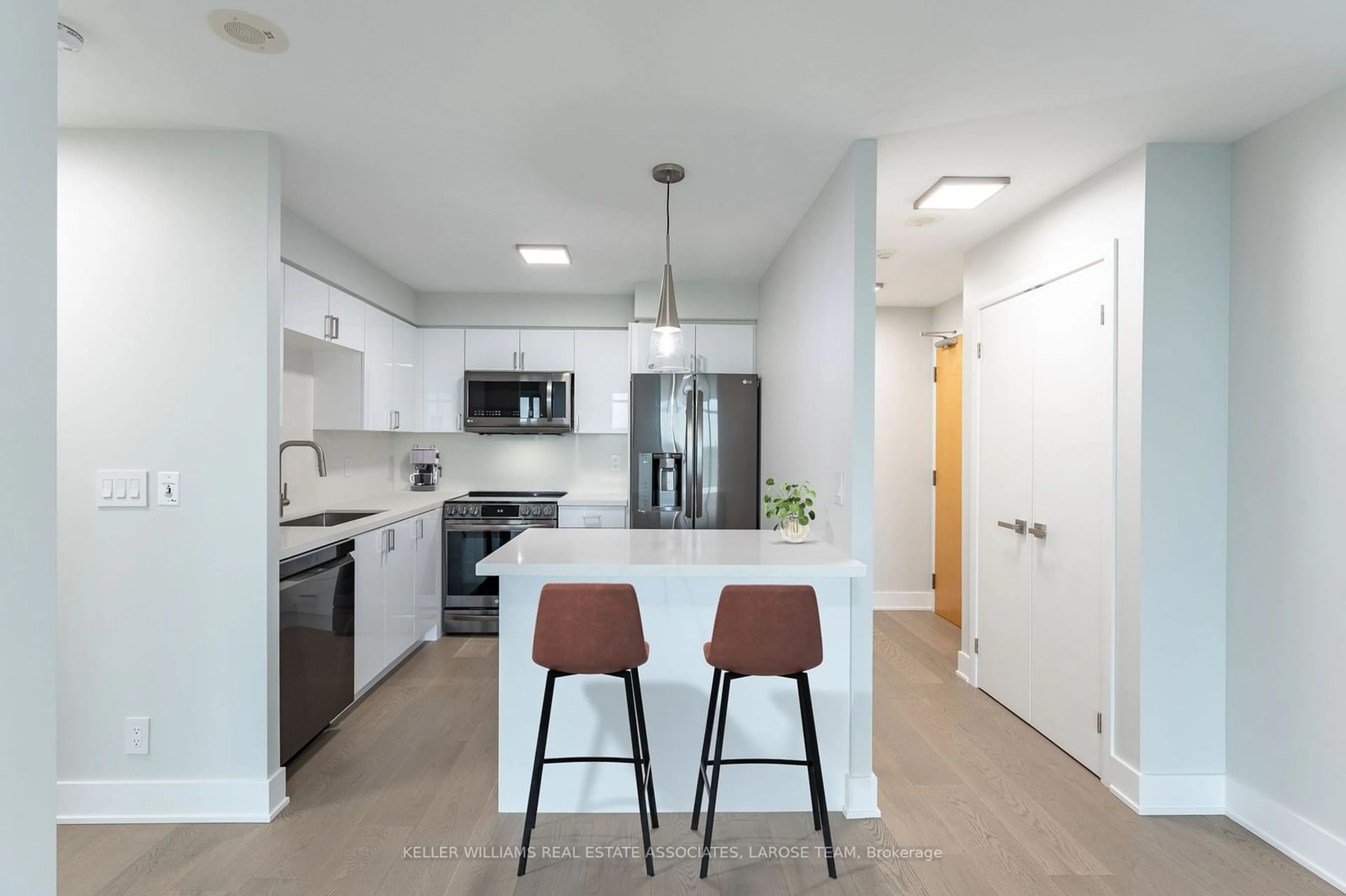 Open concept kitchen, unknown for 185 Legion Rd #1517, Toronto Ontario M8Y 0A1