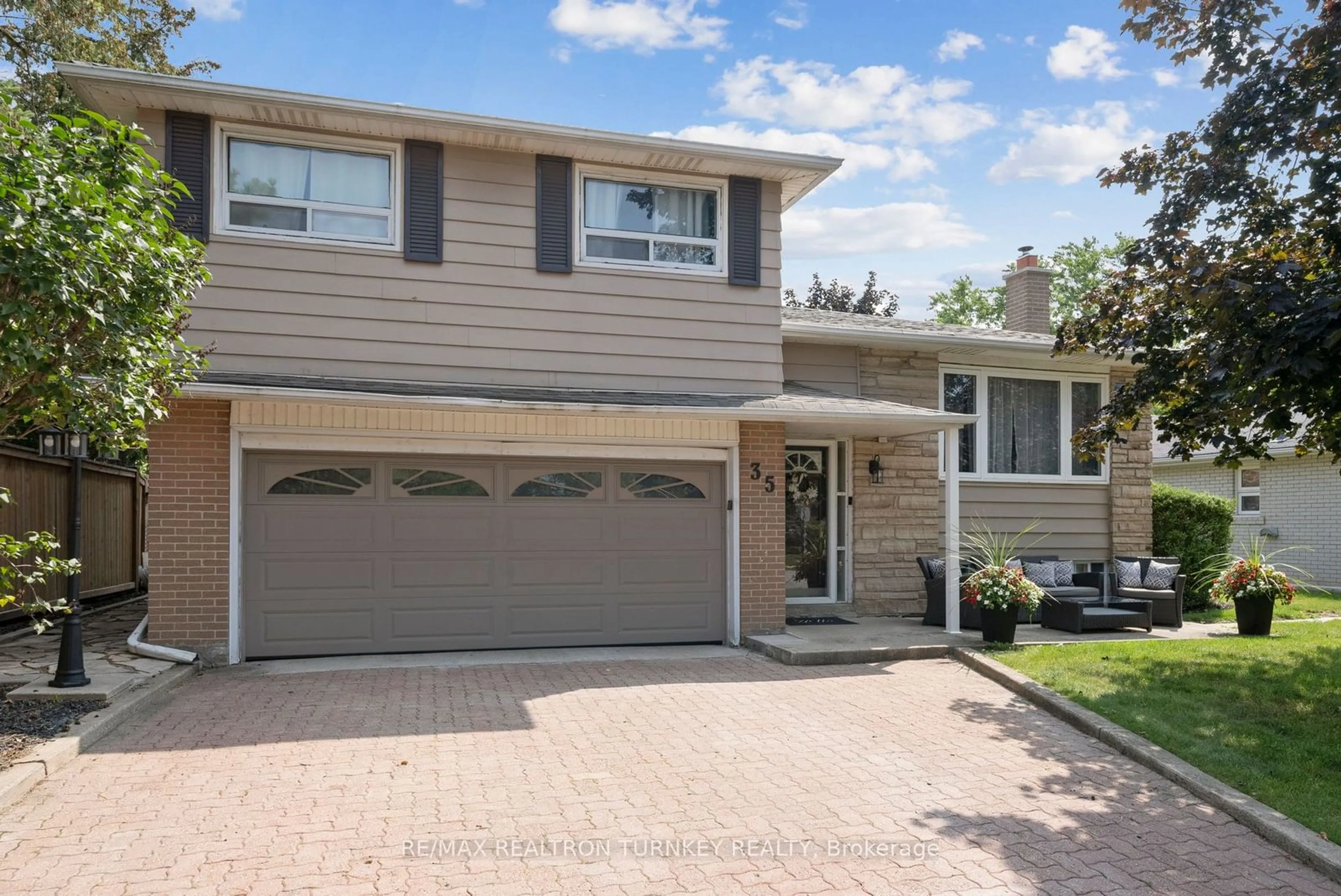 Home with vinyl exterior material, street for 35 Bartley Bull Pkwy, Brampton Ontario L6W 2J3