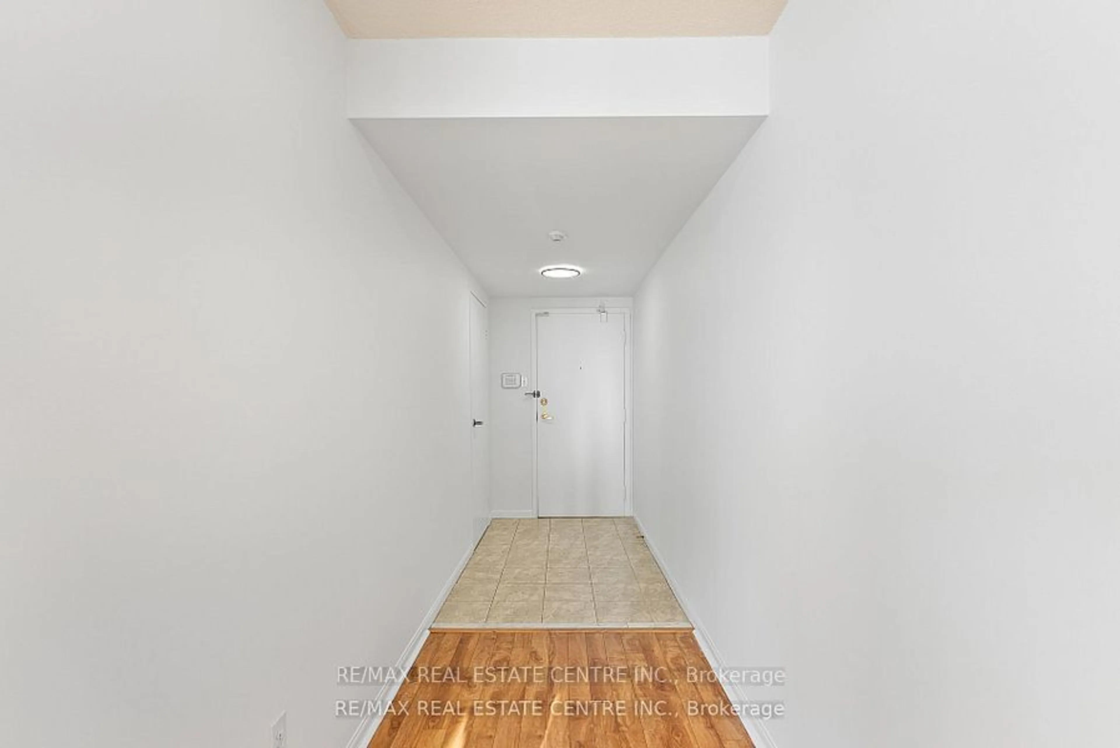 A pic of a room for 550 Webb Dr #1808, Mississauga Ontario L5B 3Y4