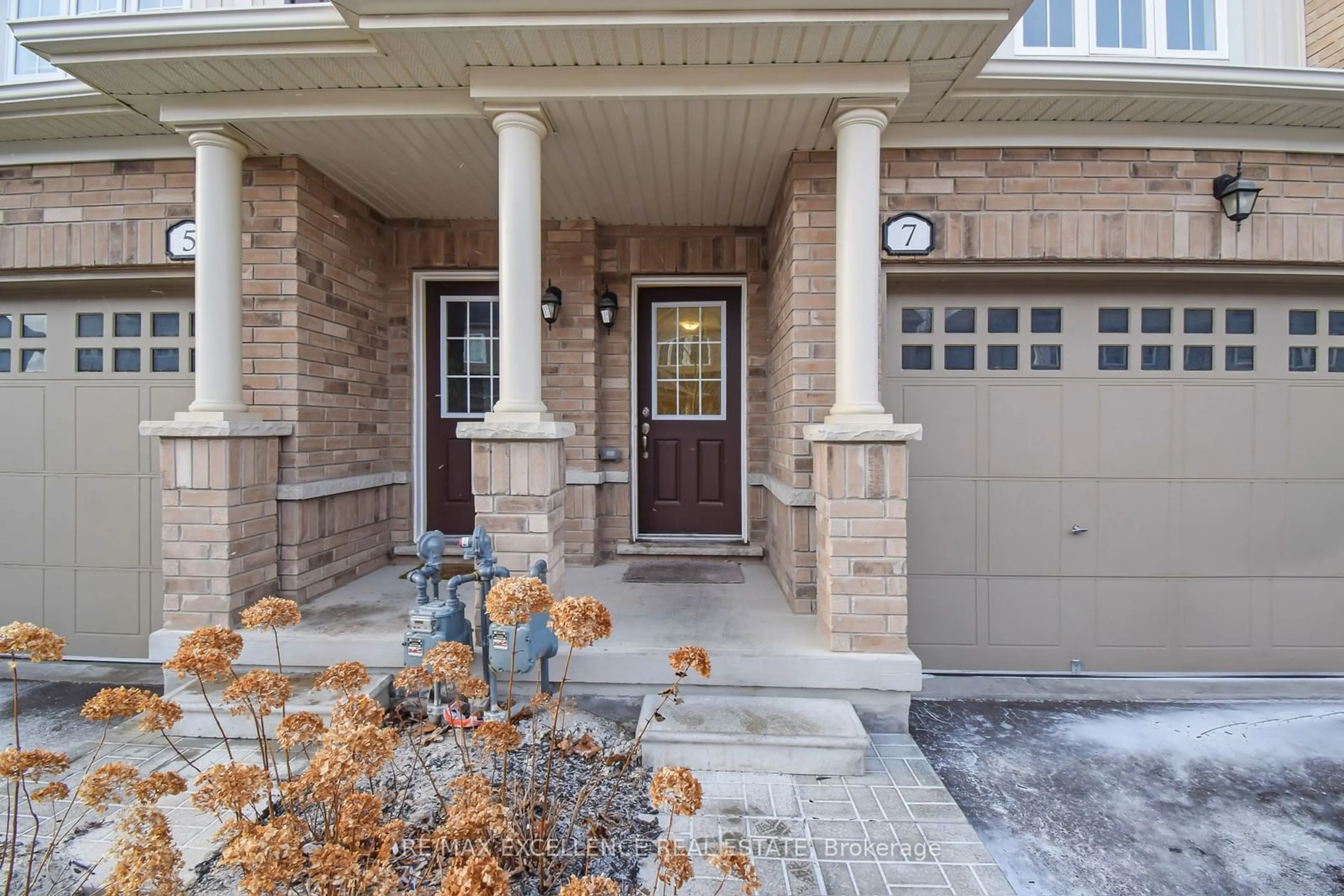 Home with brick exterior material, street for 7 Brixham Lane, Brampton Ontario L7A 5K2