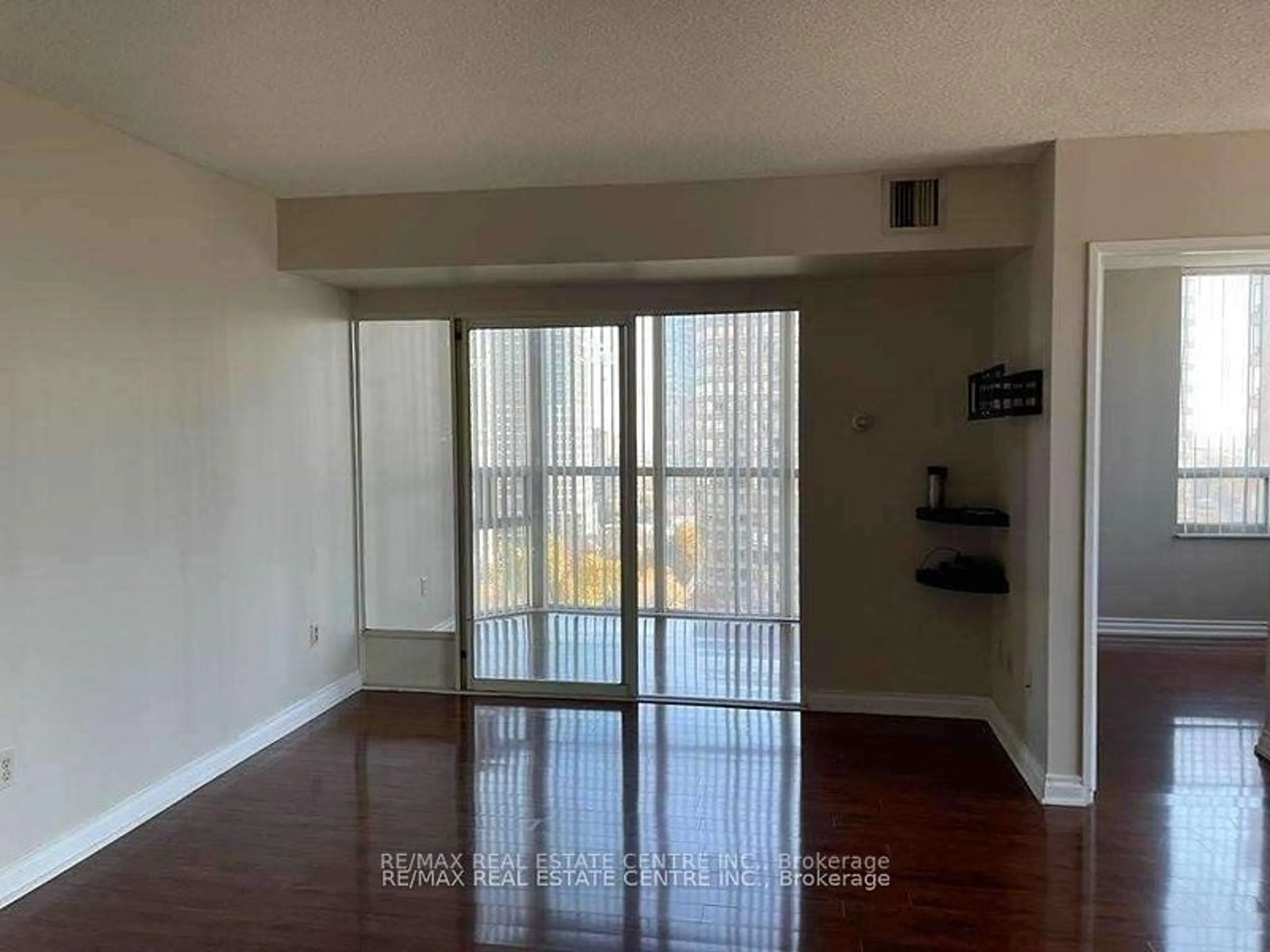 A pic of a room for 265 Enfield Pl #1403, Mississauga Ontario L5B 3Y6