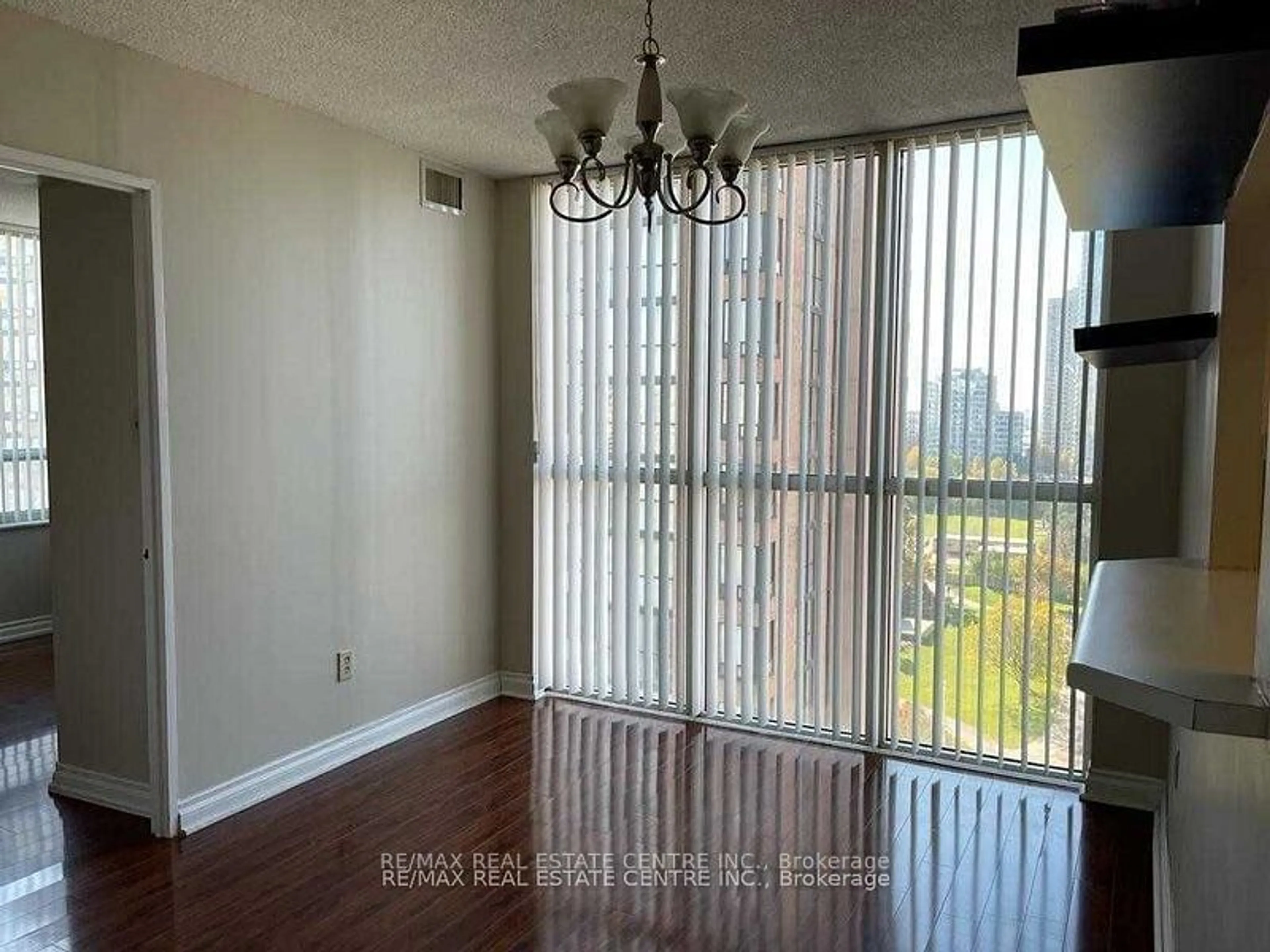 A pic of a room for 265 Enfield Pl #1403, Mississauga Ontario L5B 3Y6