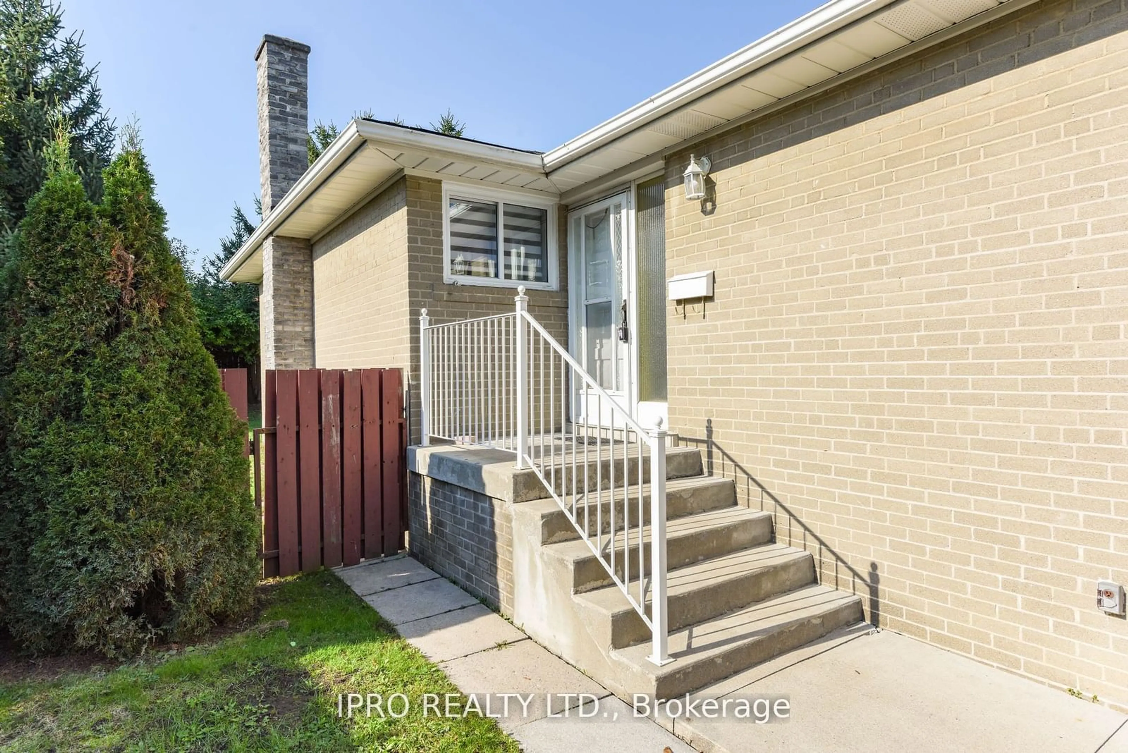 Home with brick exterior material, street for 41 Sherwood Cres, Brampton Ontario L6X 2C9