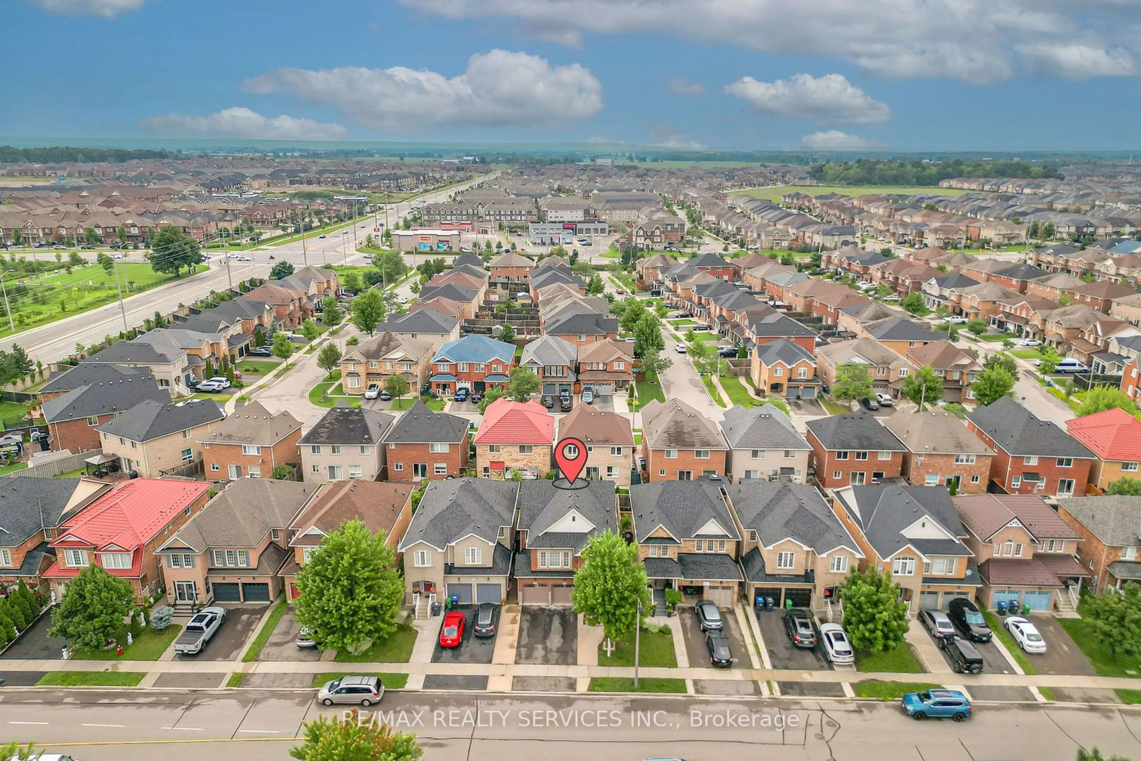 A pic from outside/outdoor area/front of a property/back of a property/a pic from drone, street for 119 Crown Victoria Dr, Brampton Ontario L7A 3X9