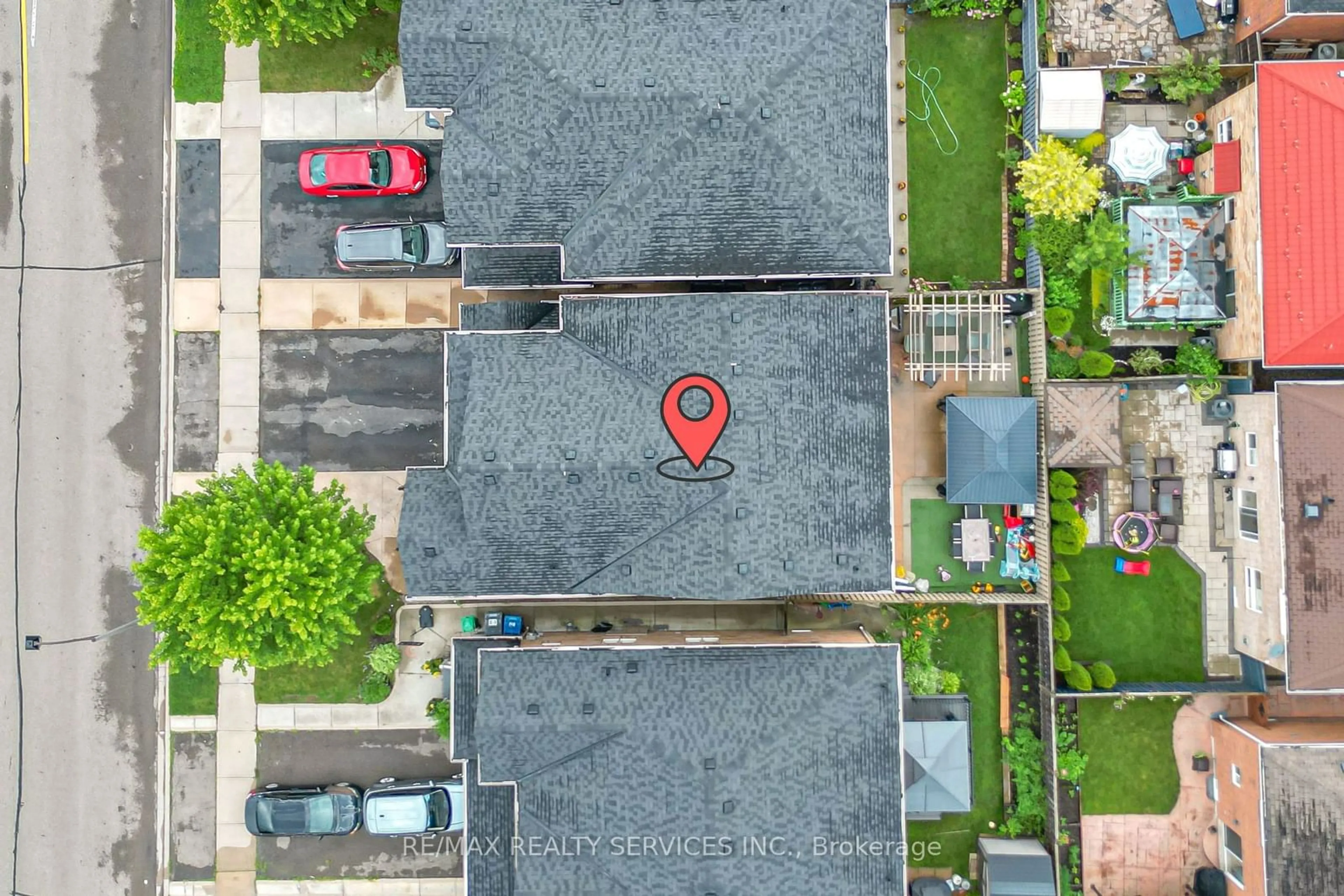 A pic from outside/outdoor area/front of a property/back of a property/a pic from drone, street for 119 Crown Victoria Dr, Brampton Ontario L7A 3X9