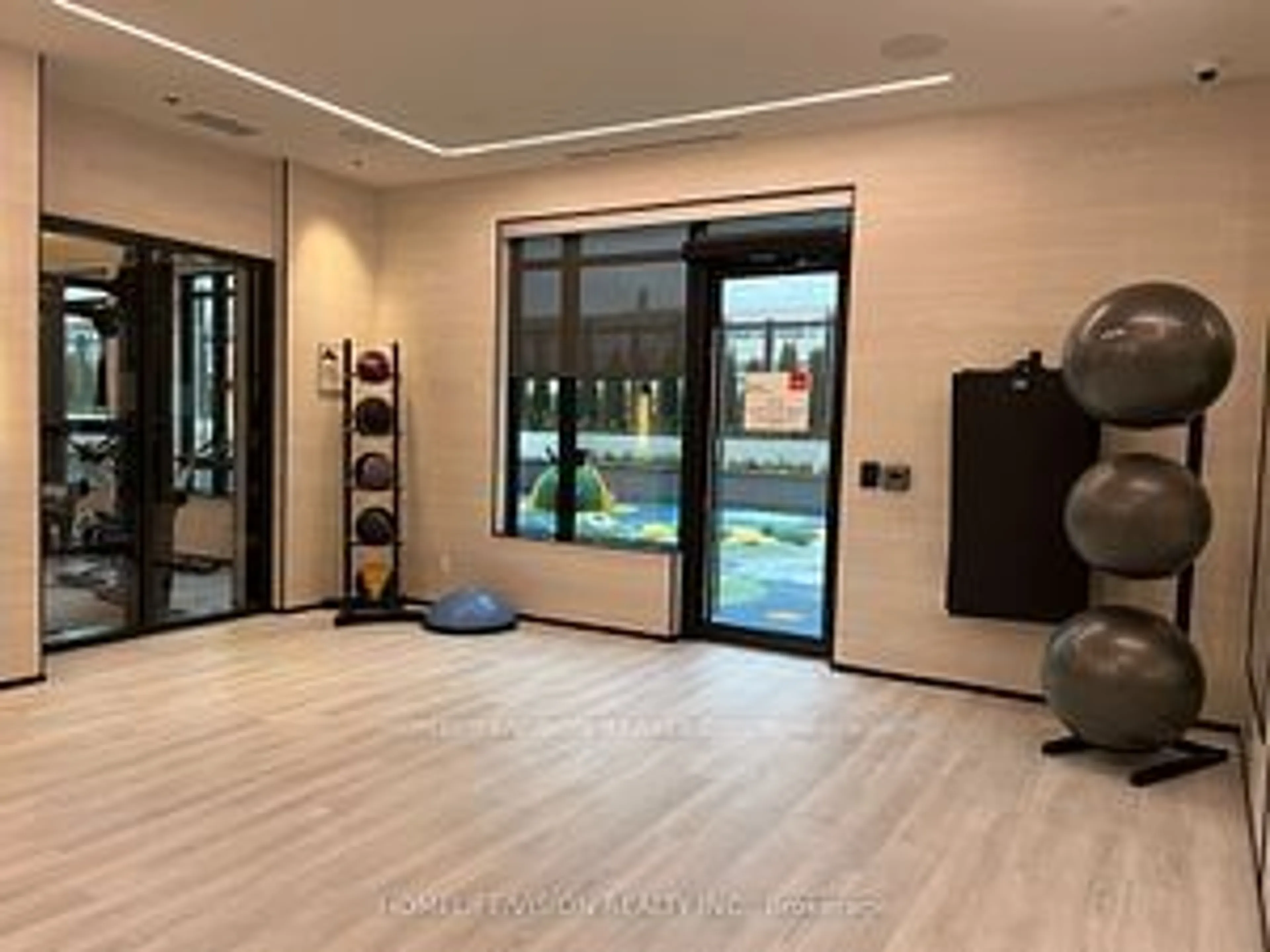 Gym or fitness room for 10 Eva Rd #403, Toronto Ontario M9C 0B3