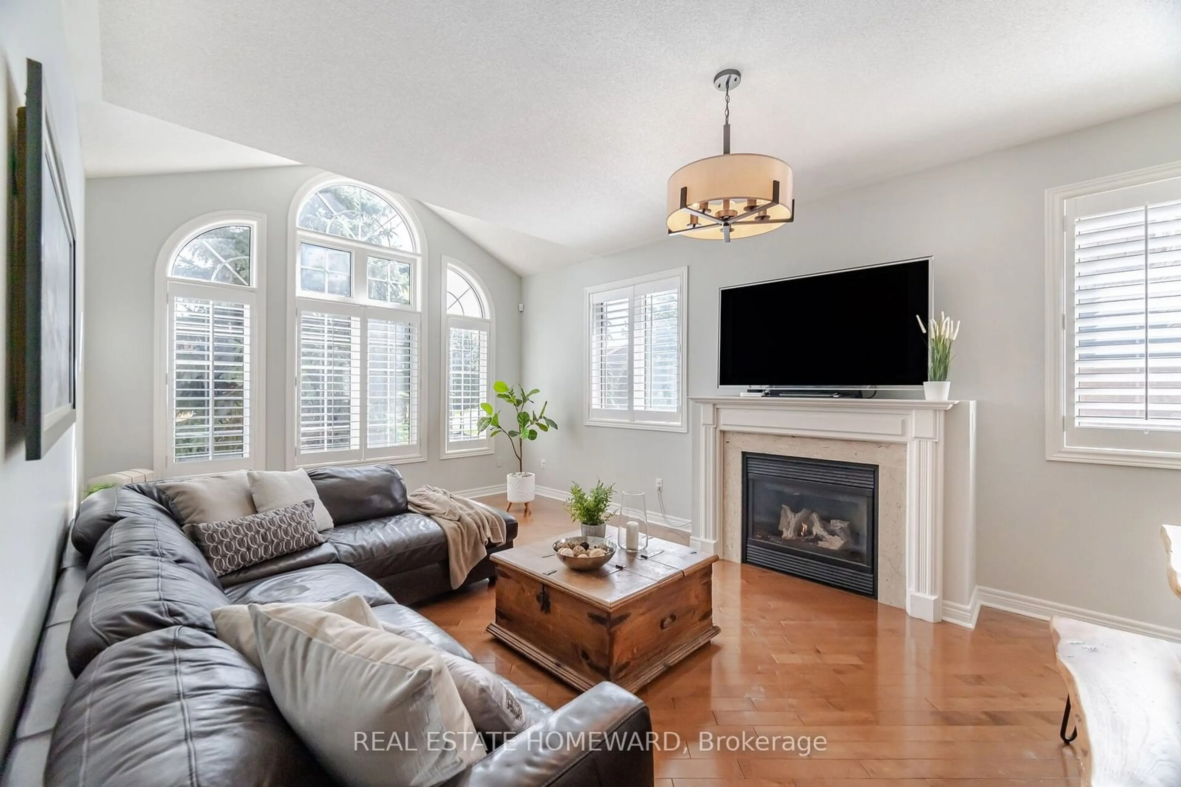 Living room with furniture, unknown for 3101 Portree Cres, Oakville Ontario L6M 5C4