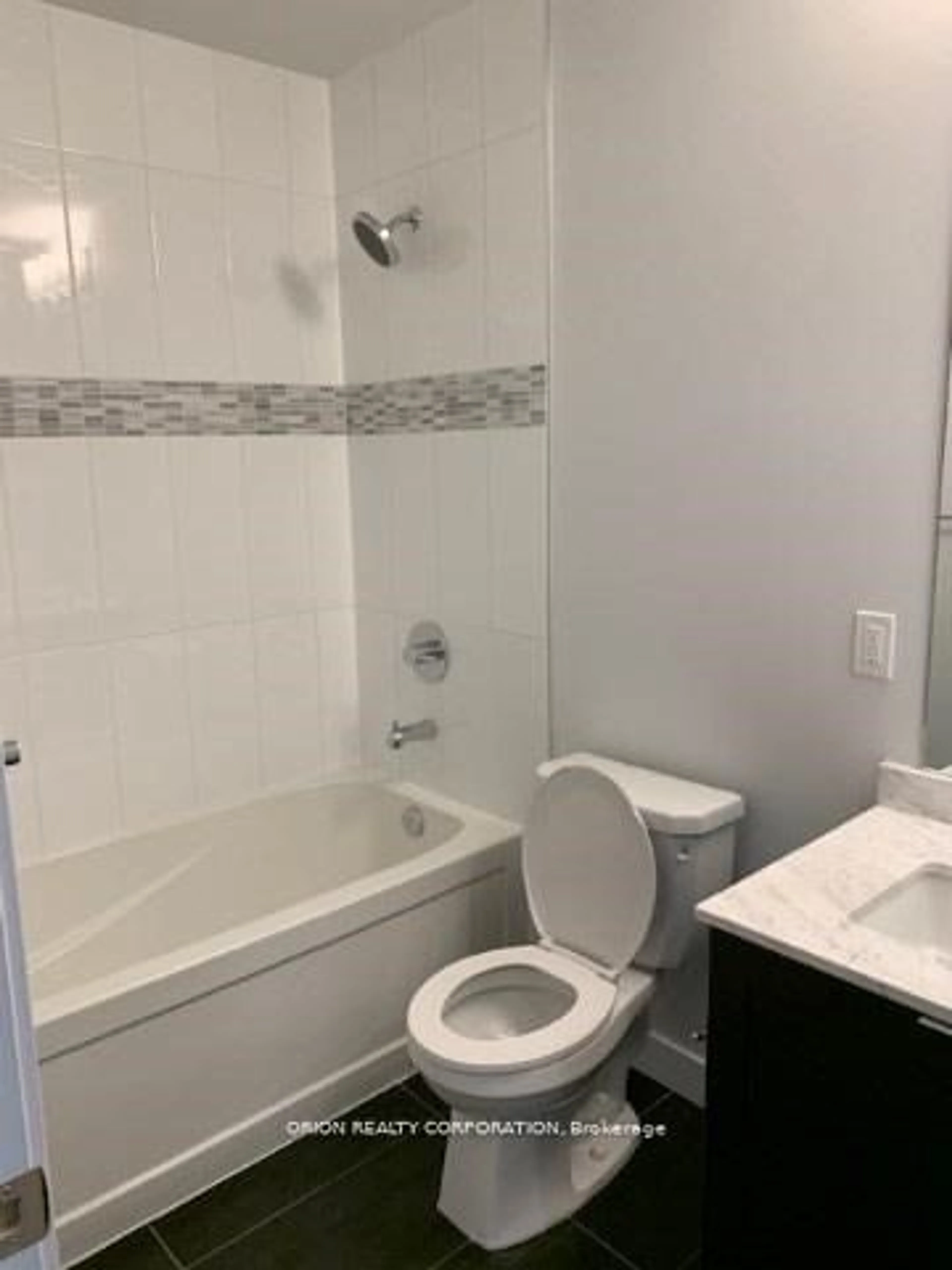 Standard bathroom, ceramic/tile floor for 4055 Parkside Village Dr #TH 12, Mississauga Ontario L5B 0K8