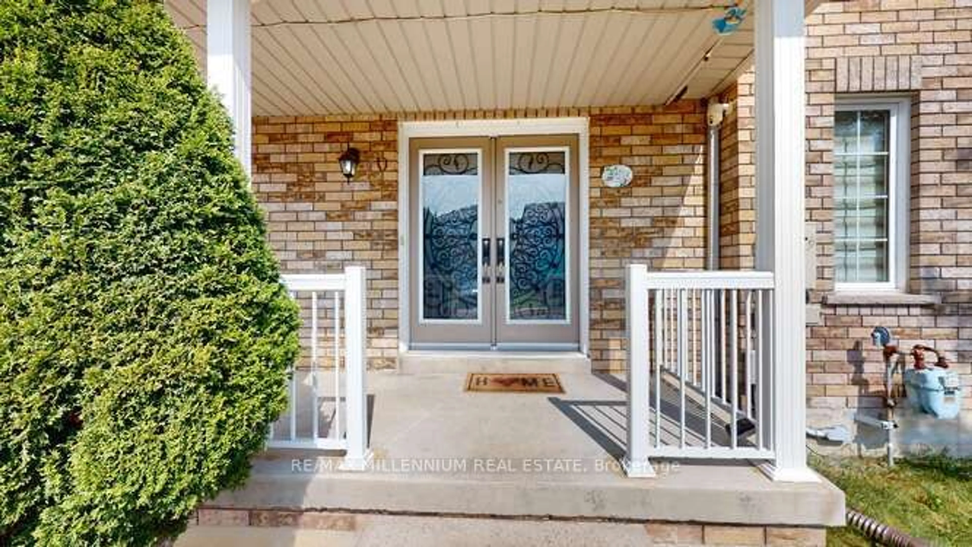 Indoor entryway for 25 Trevino Cres, Brampton Ontario L6P 1L9