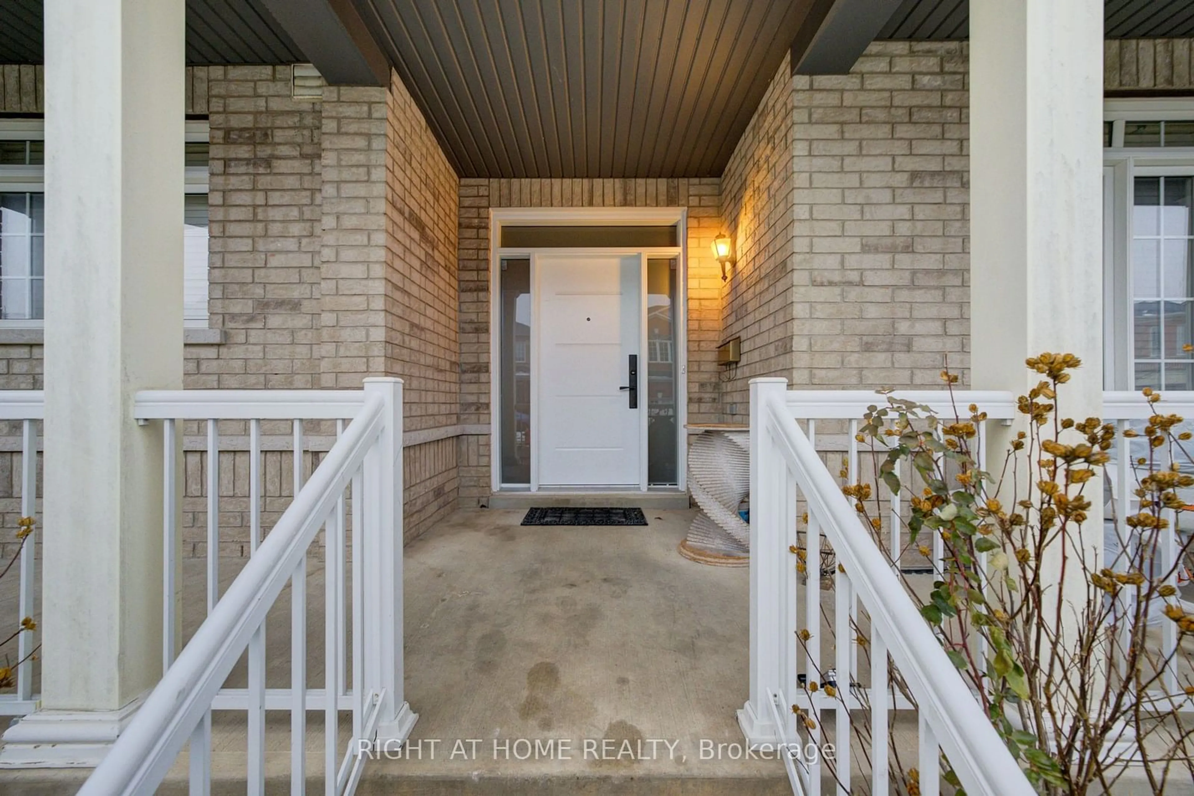 Indoor entryway for 1100 Bonin Cres, Milton Ontario L9T 6T3