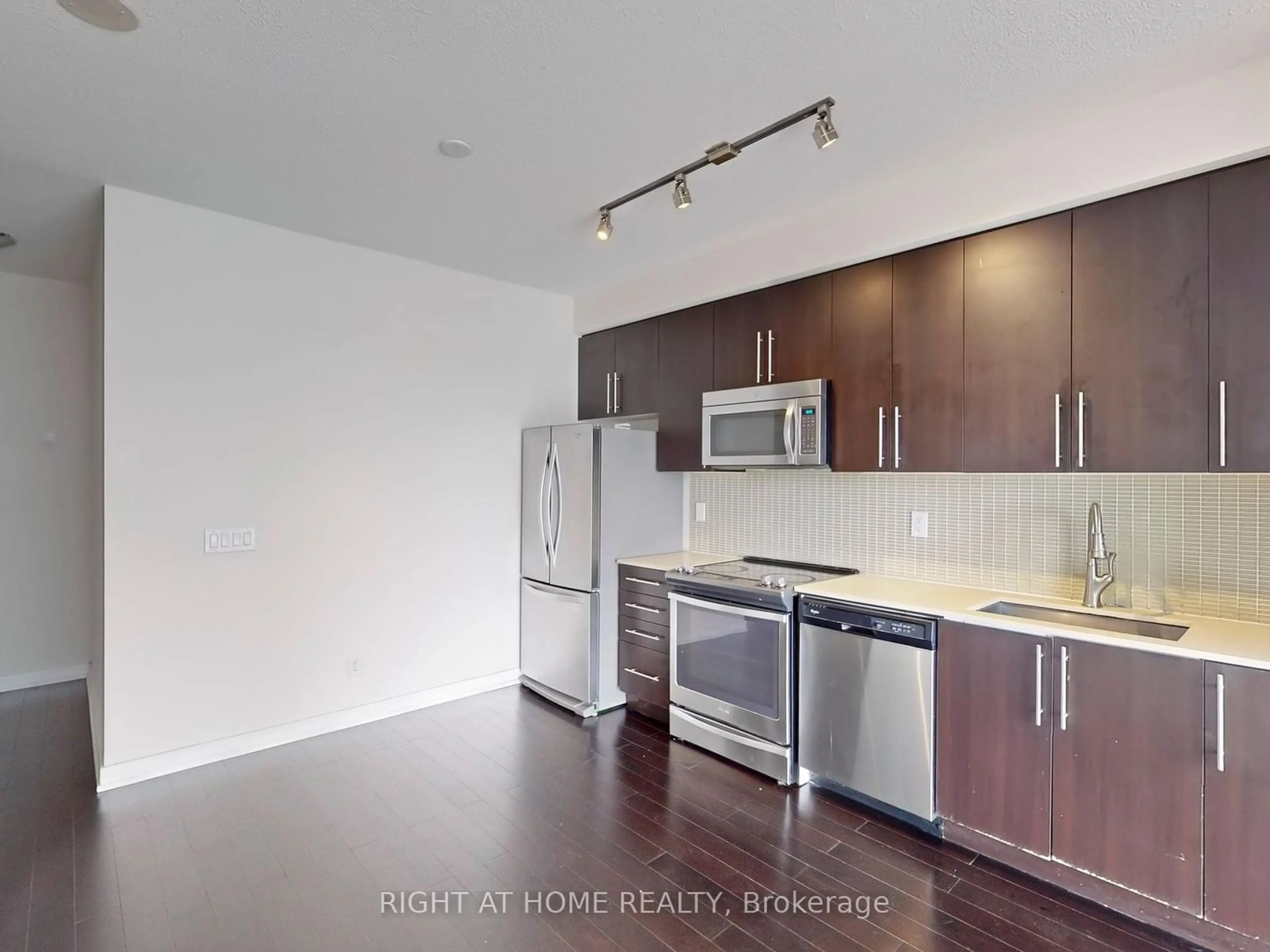 Standard kitchen, wood/laminate floor for 4011 Brickstone Mews #1008, Mississauga Ontario L5B 0J7