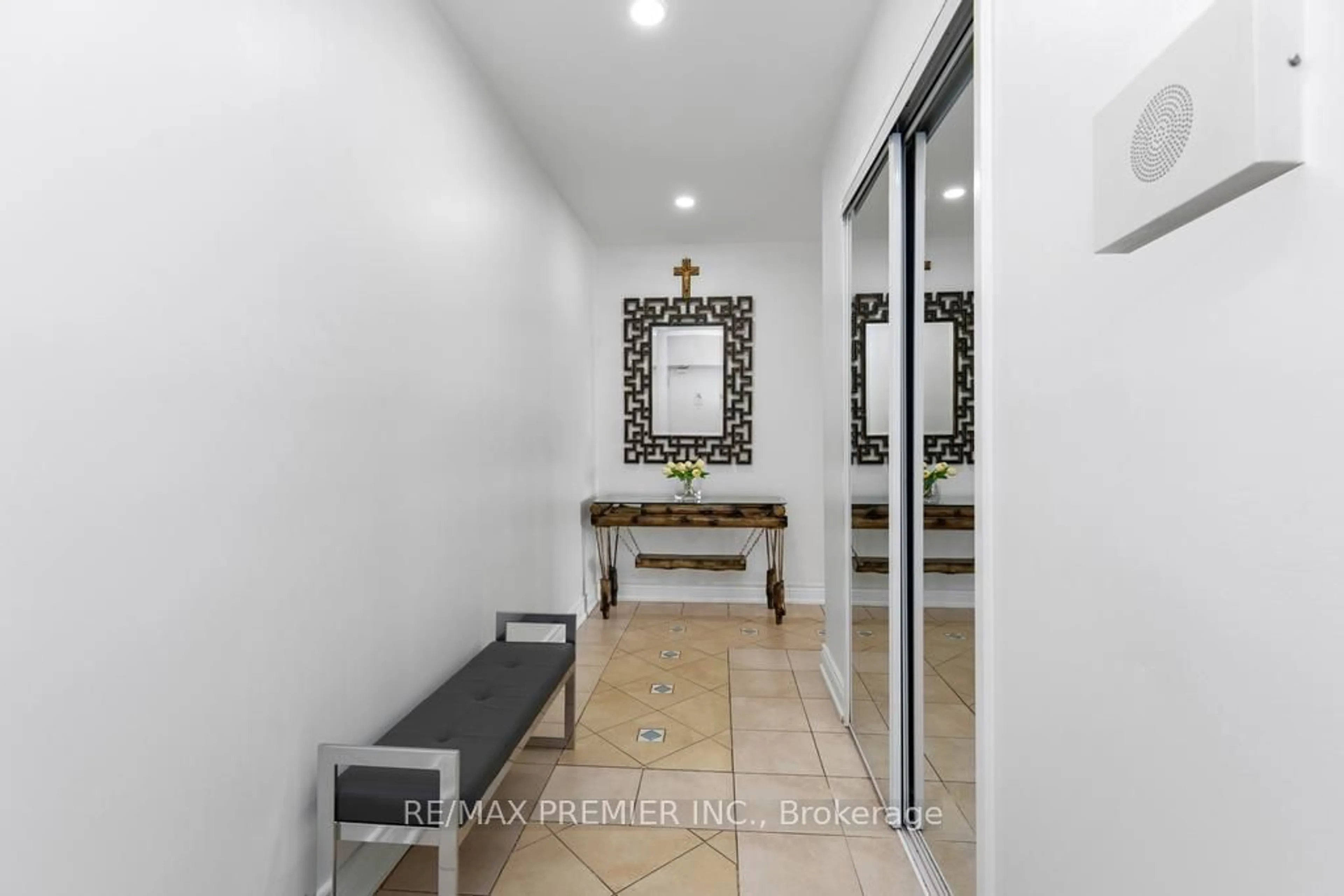 Indoor foyer for 45 Silverstone Dr #410, Toronto Ontario M9V 4B1