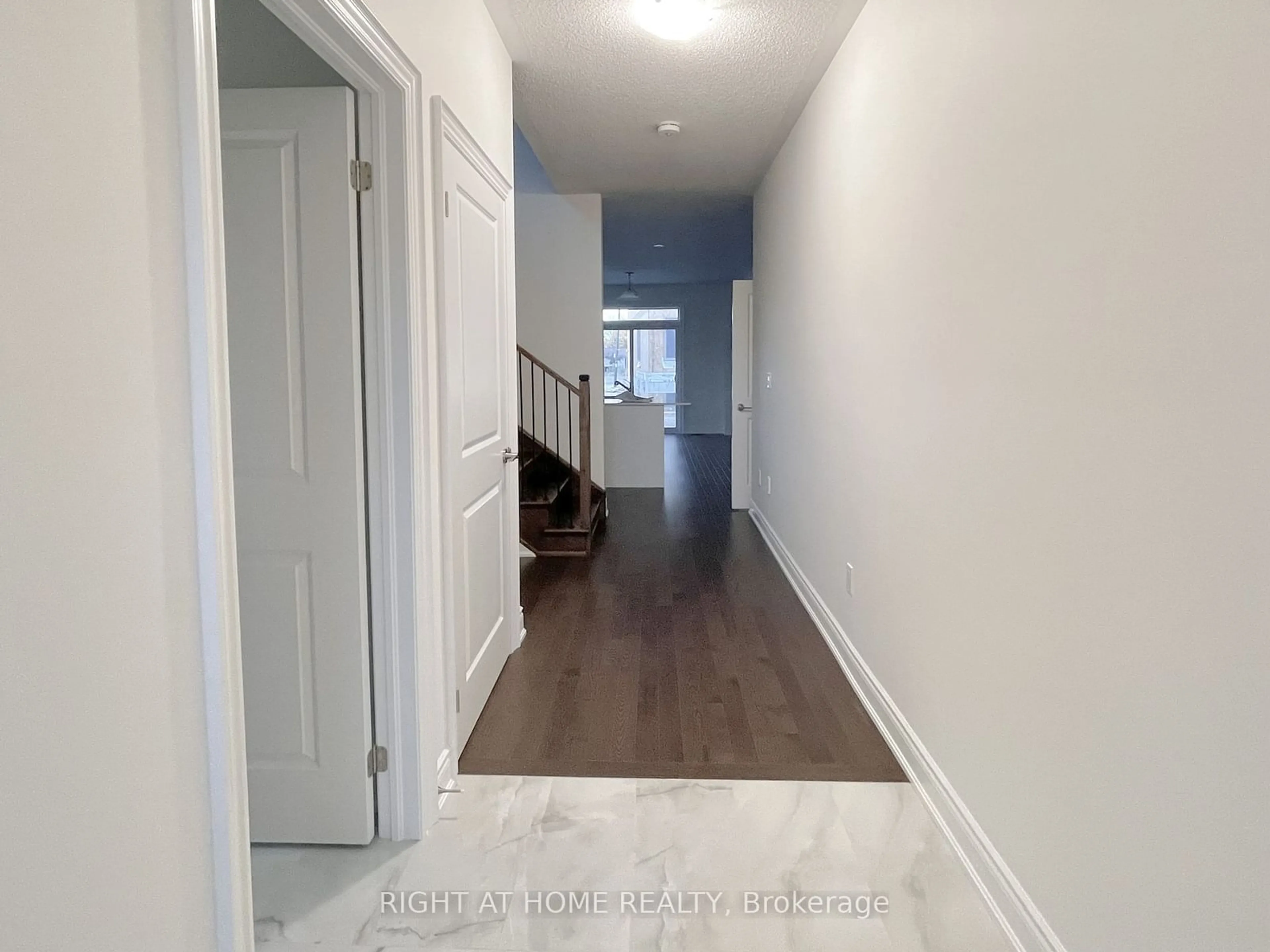 Indoor entryway for 38 Gladmary Dr, Brampton Ontario L6Y 6K9