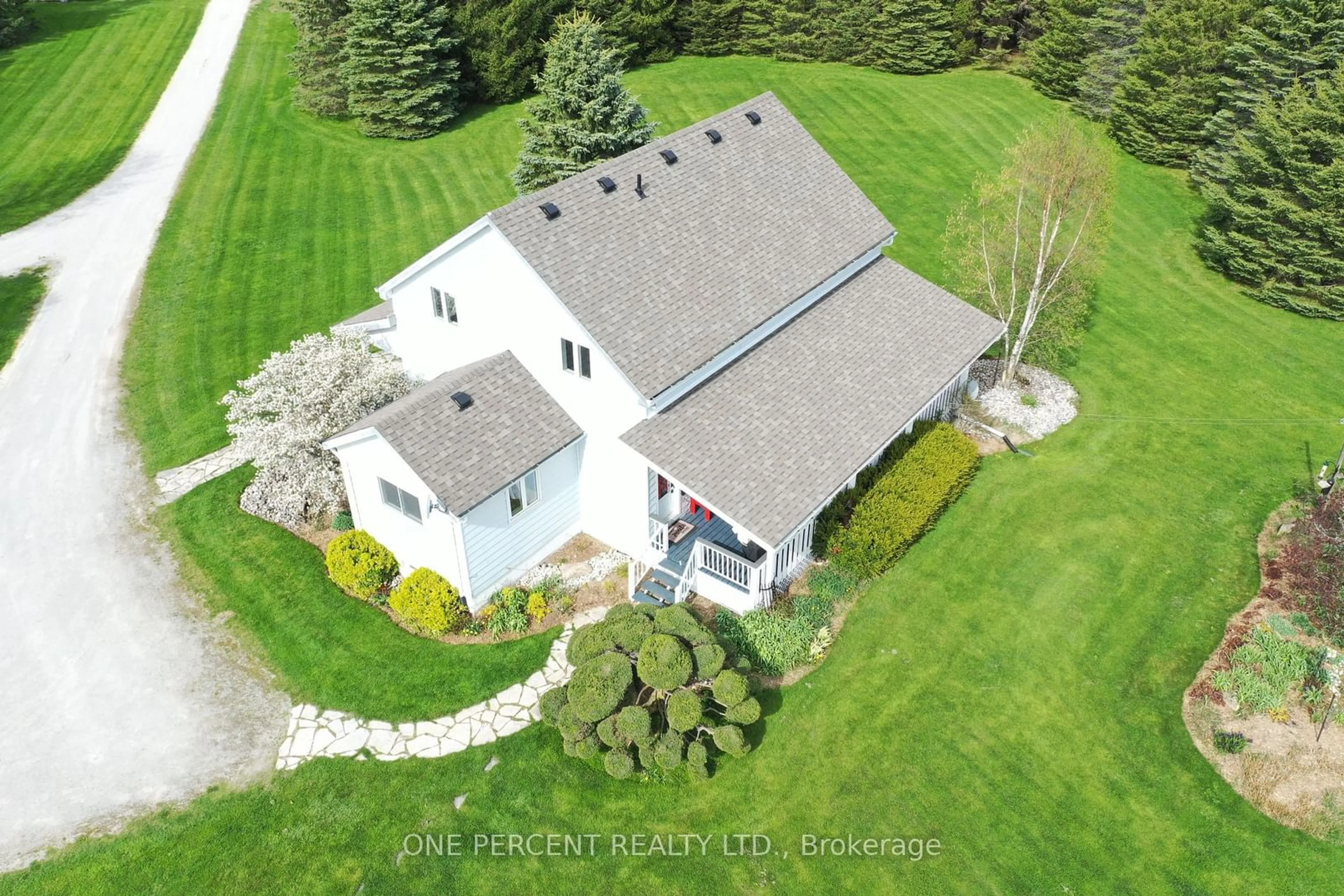 A pic from outside/outdoor area/front of a property/back of a property/a pic from drone, unknown for 18234 Mississauga Rd, Caledon Ontario L7K 1M2