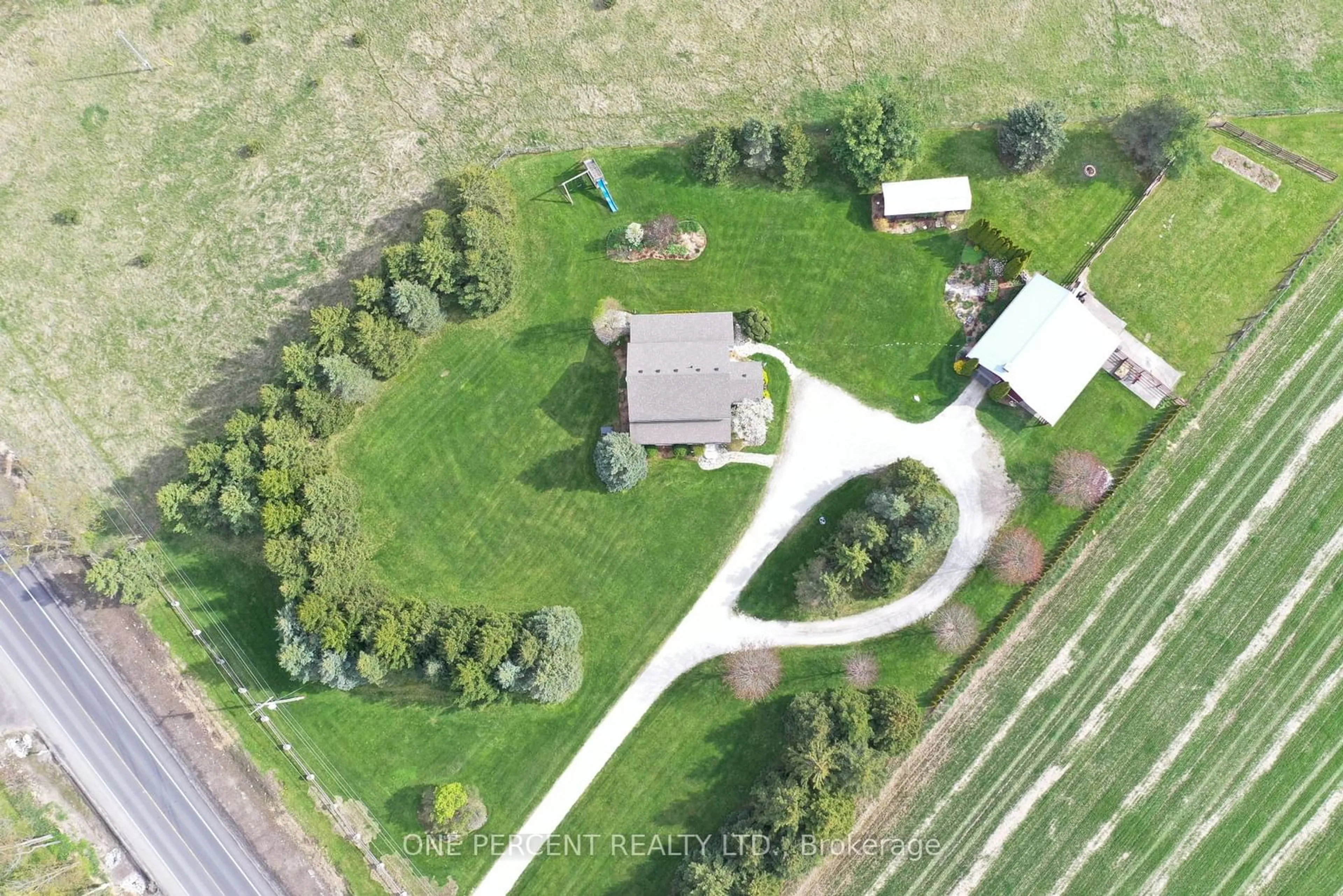 A pic from outside/outdoor area/front of a property/back of a property/a pic from drone, street for 18234 Mississauga Rd, Caledon Ontario L7K 1M2