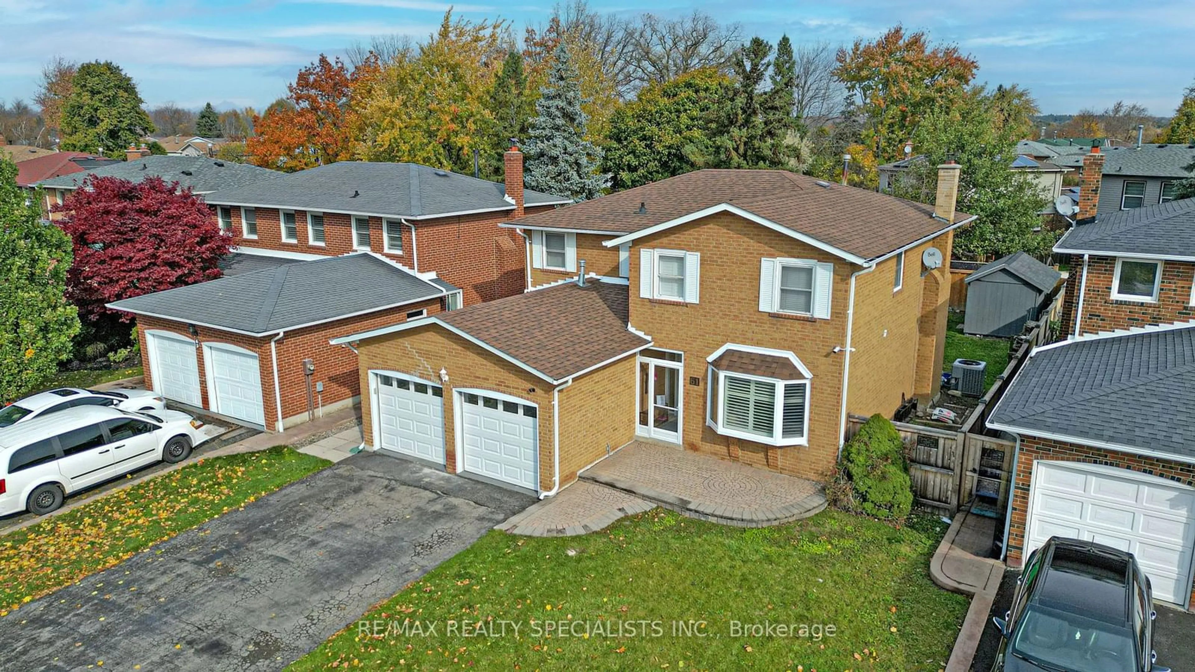 A pic from outside/outdoor area/front of a property/back of a property/a pic from drone, street for 61 Braidwood Lake Rd, Brampton Ontario L6Z 1R6