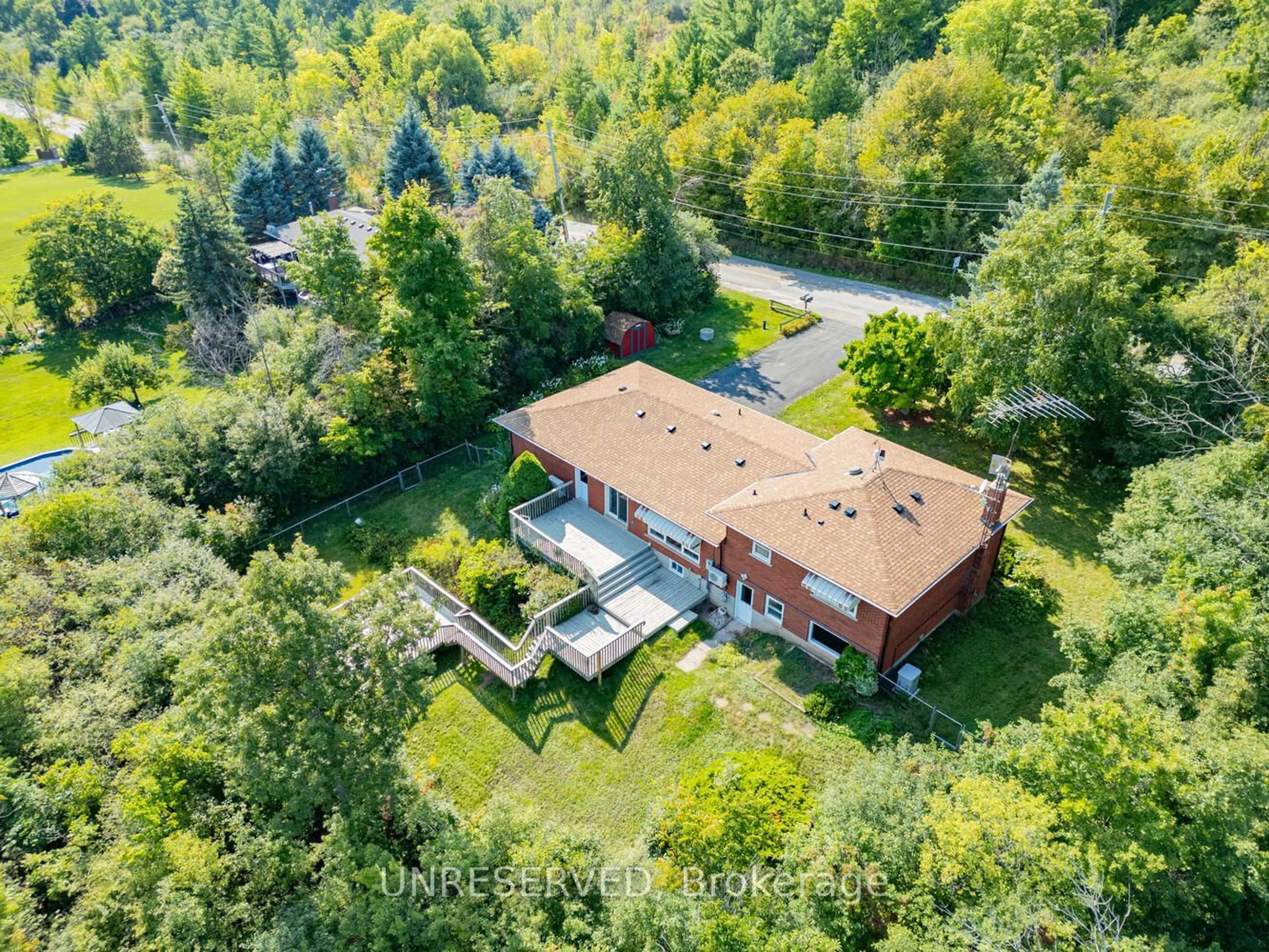 A pic from outside/outdoor area/front of a property/back of a property/a pic from drone, unknown for 13074 Fallbrook Tr, Halton Hills Ontario L7G 4S8