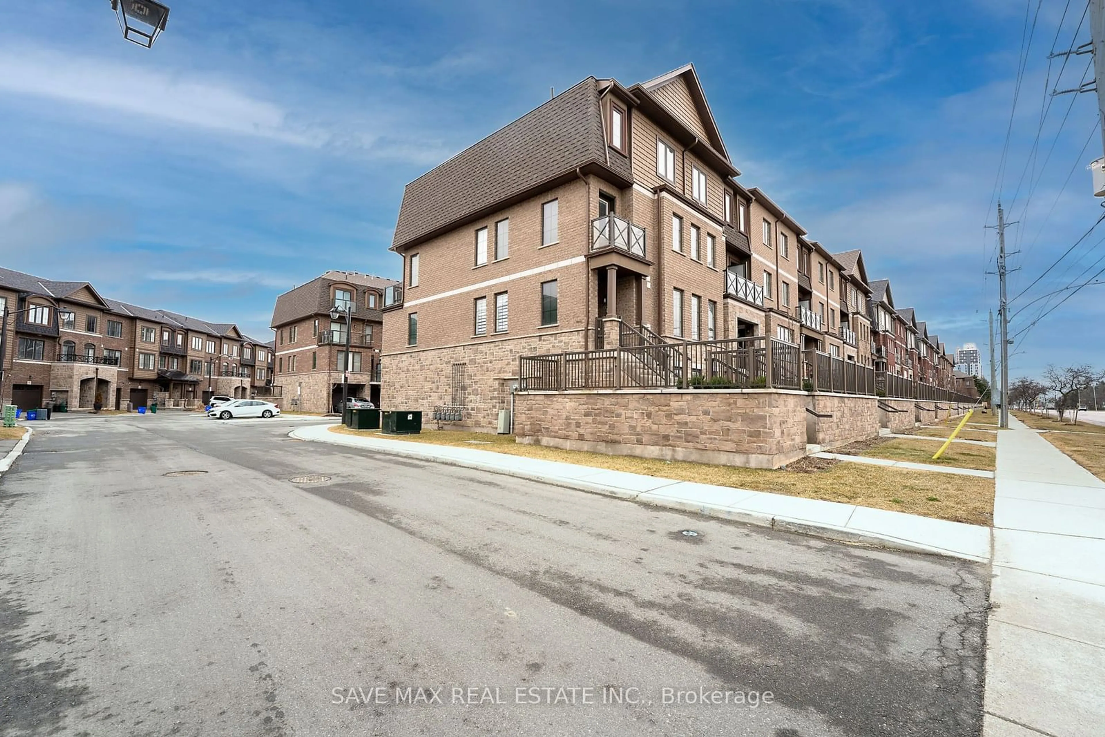 A pic from outside/outdoor area/front of a property/back of a property/a pic from drone, street for 445 Ontario St #99, Milton Ontario L9T 2N2