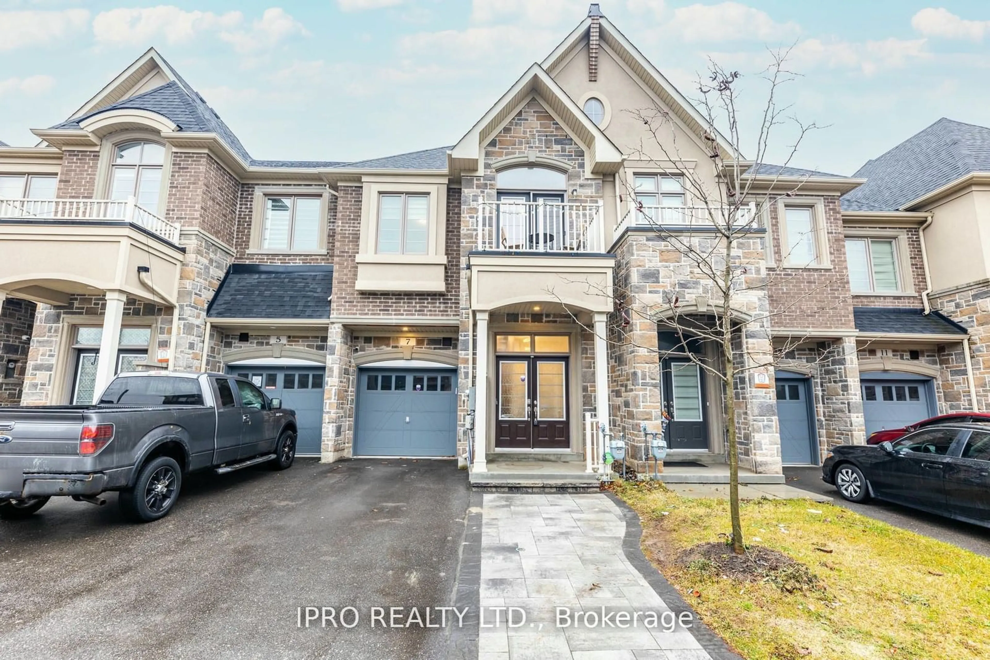 Home with brick exterior material, street for 7 Dalbeattie Dr, Brampton Ontario L6Y 6H7