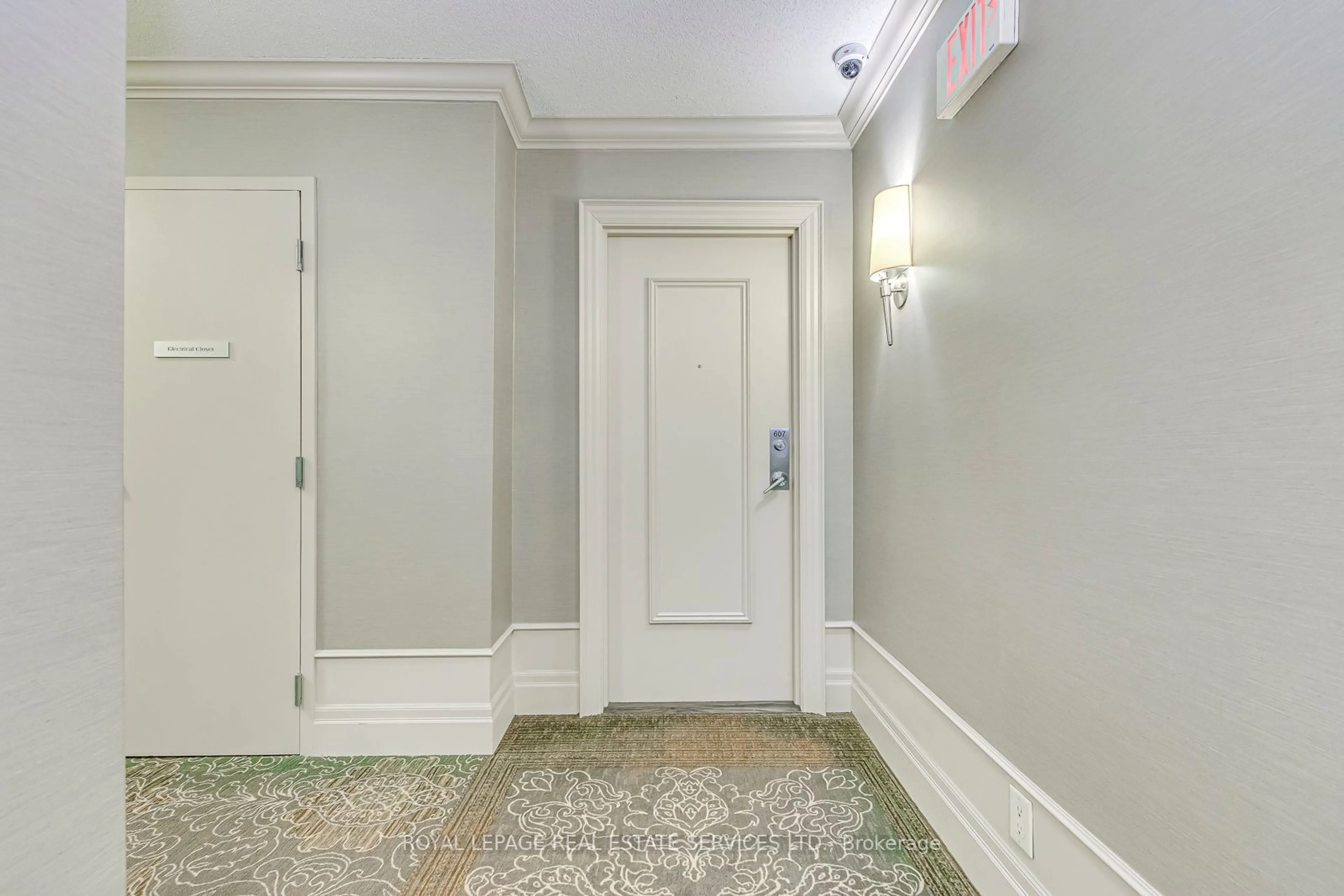 Indoor foyer for 38 Fontenay Crt #607, Toronto Ontario M9A 5H5